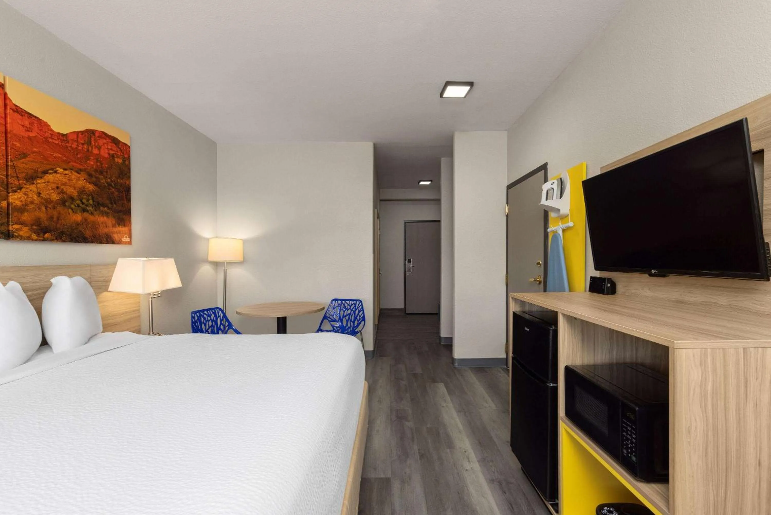 Photo of the whole room, Bed in Days Inn & Suites by Wyndham Tucson/Marana