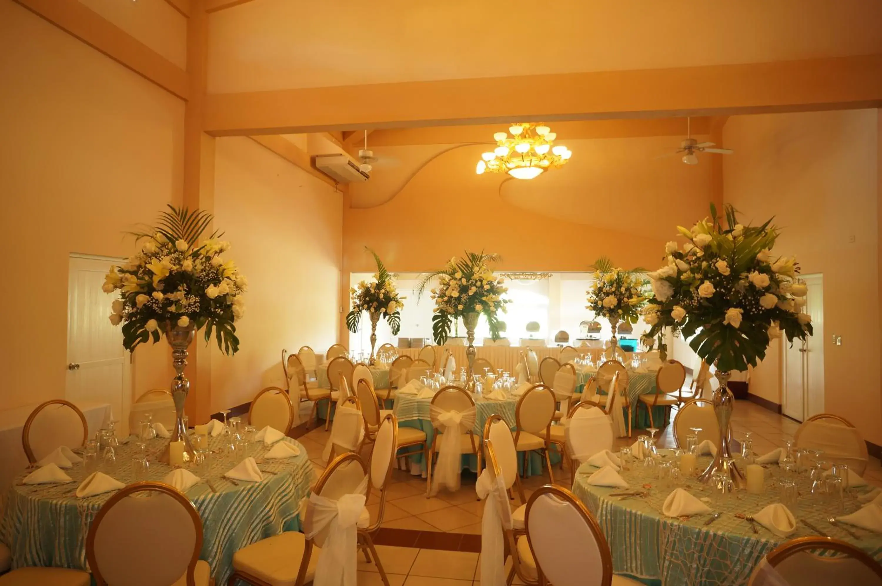 Restaurant/places to eat in Las Olas Beach Resort Restaurant/places to eat in Las Olas Beach Resort