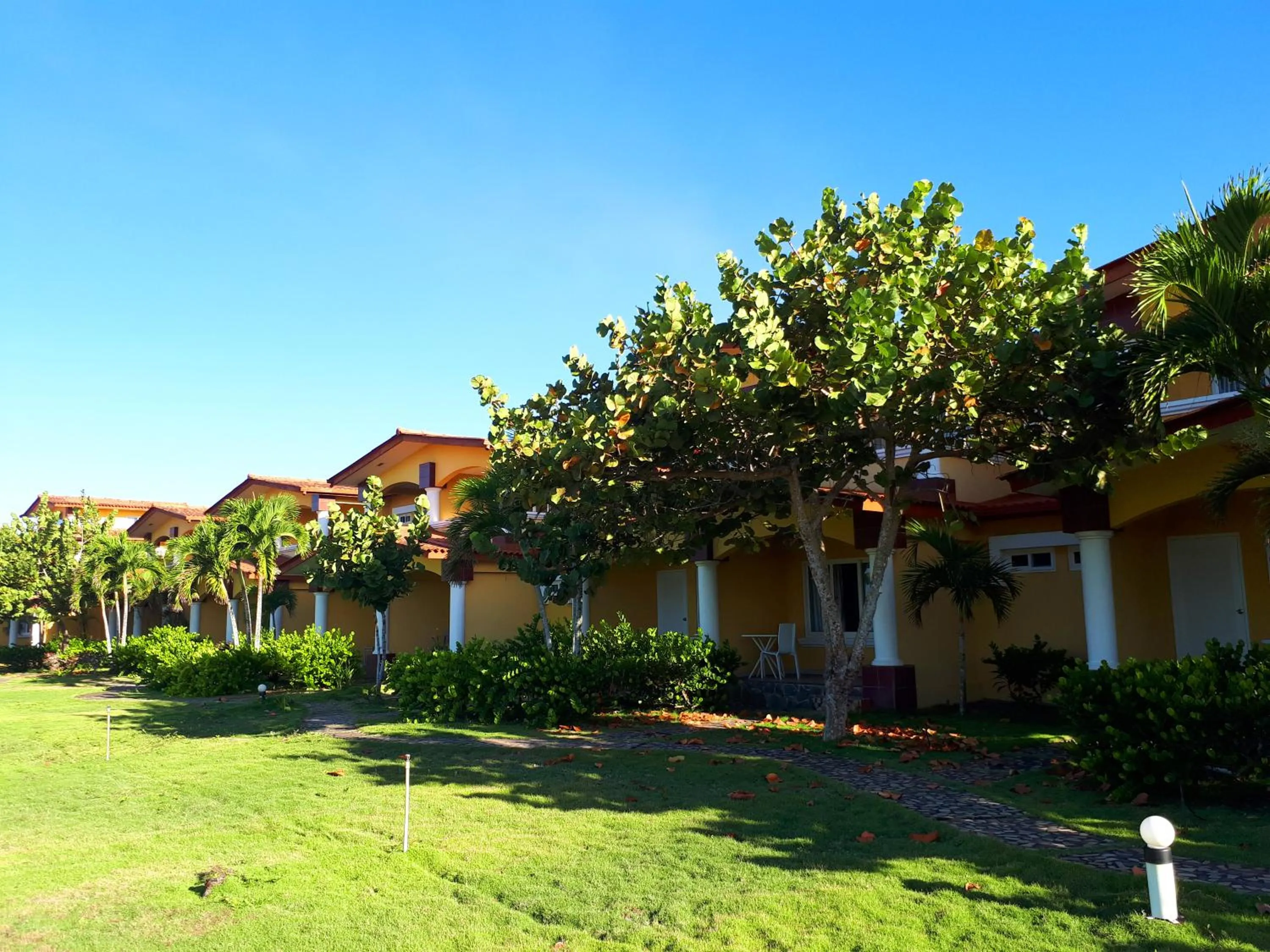 Property building in Las Olas Beach Resort
