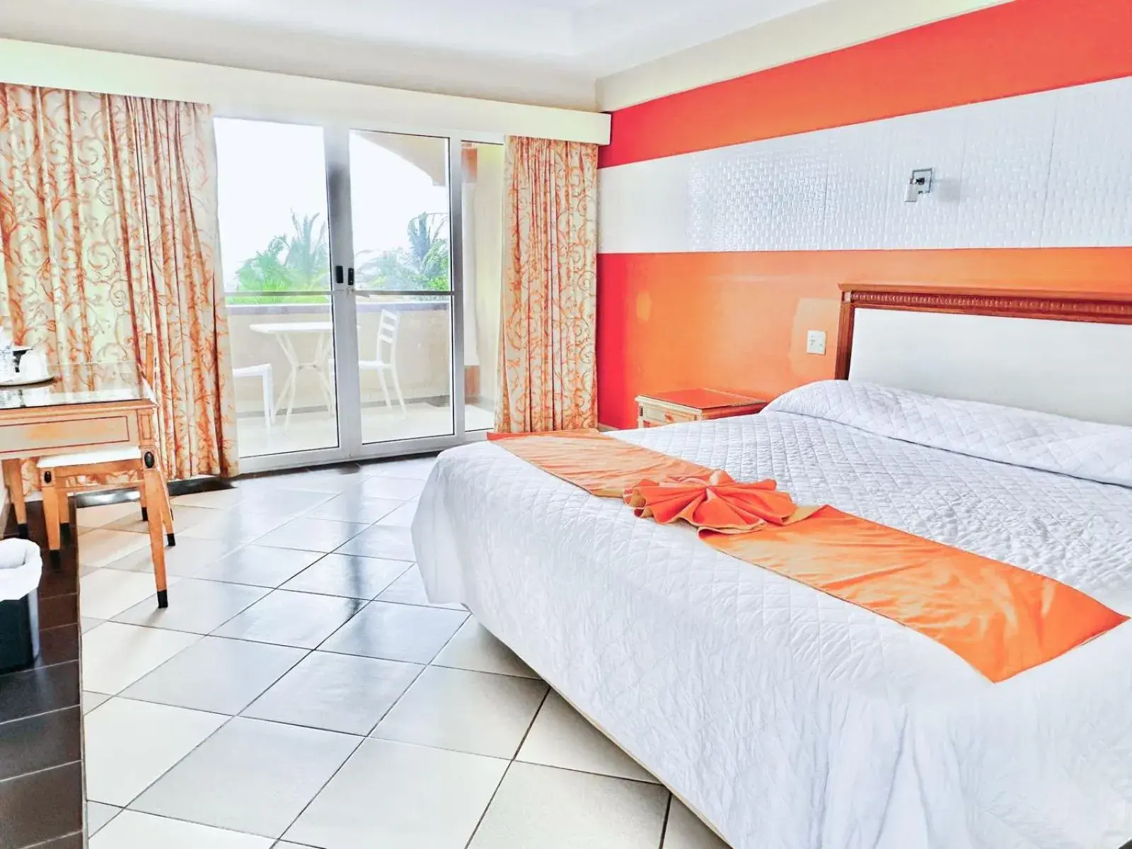 Bed in Las Olas Beach Resort Bed in Las Olas Beach Resort