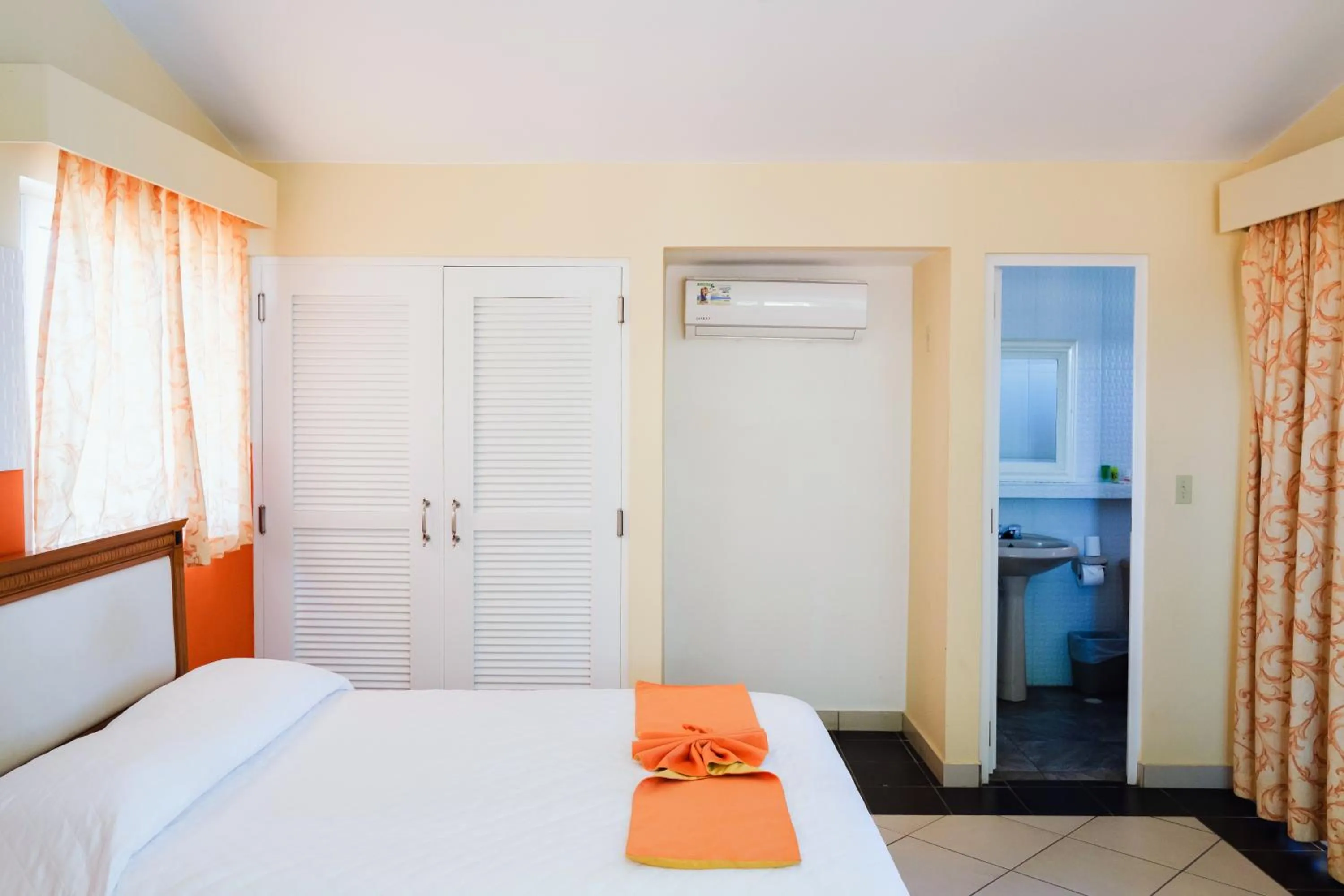 Bed in Las Olas Beach Resort