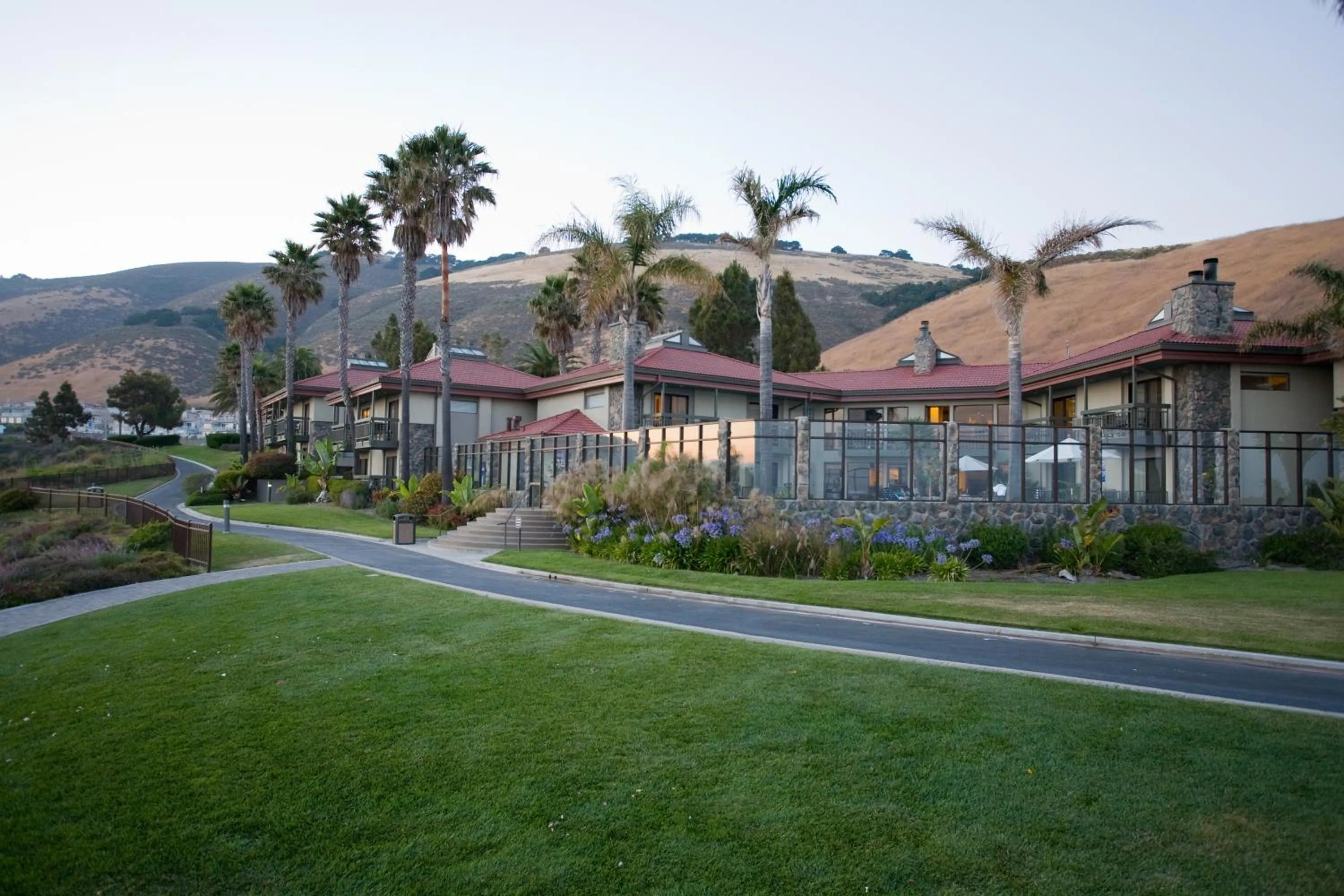Facade/entrance in Inn at the Cove