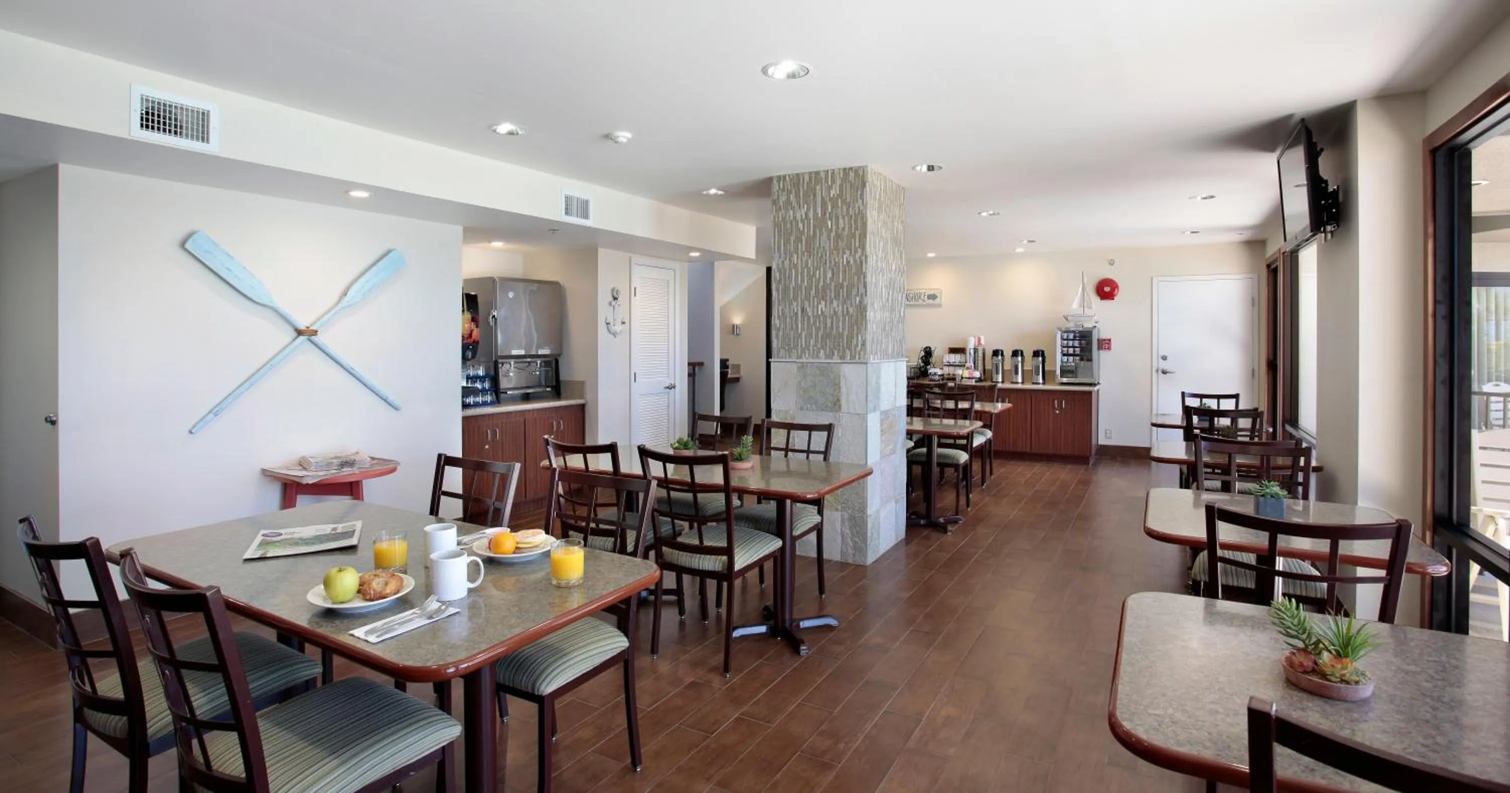 Restaurant/places to eat in Inn at the Cove