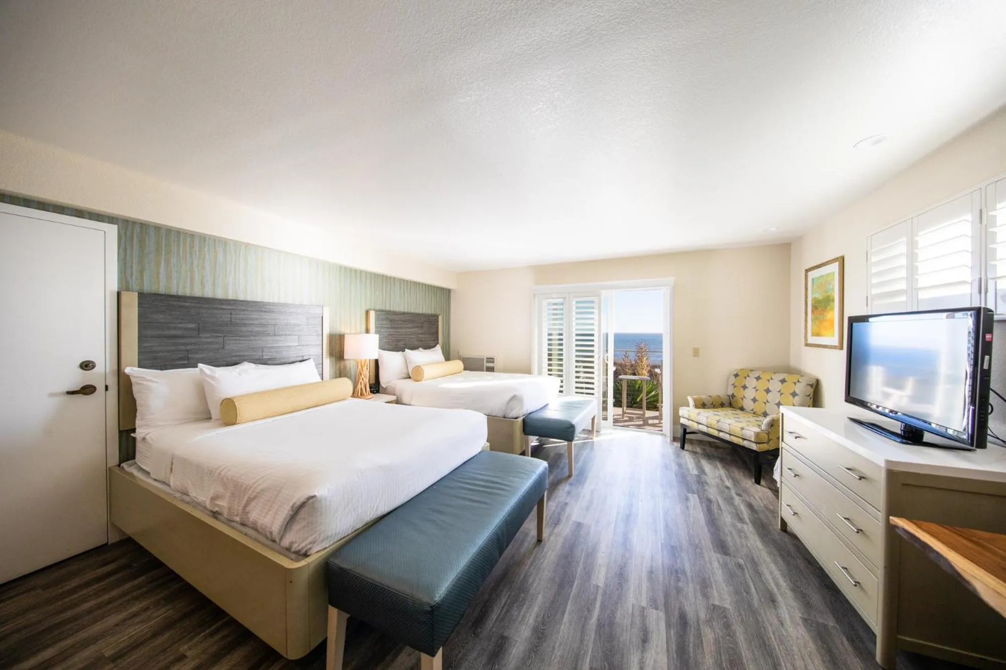 Photo of the whole room, Bed in Inn at the Cove