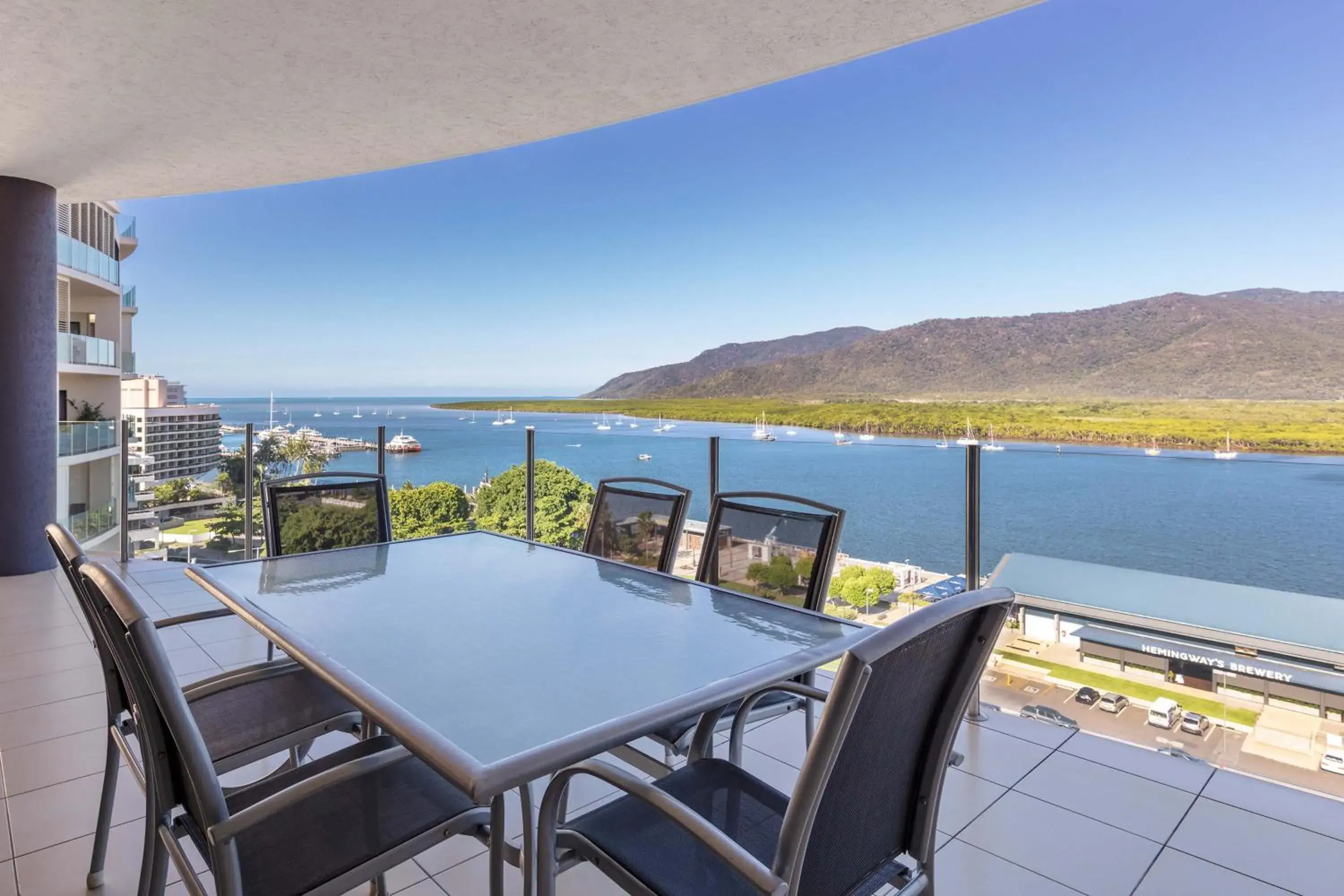 Three-Bedroom Apartment with Water View in Piermonde Apartments Cairns Three-Bedroom Apartment with Water View in Piermonde Apartments Cairns