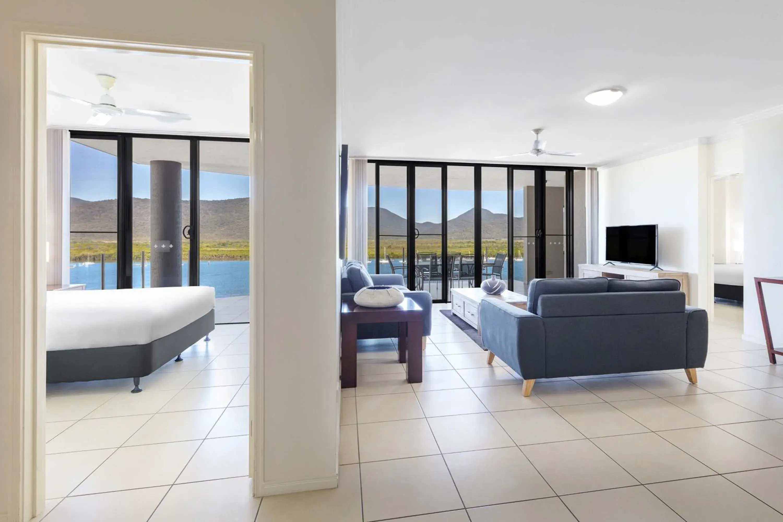 Three-Bedroom Apartment with Water View in Piermonde Apartments Cairns Three-Bedroom Apartment with Water View in Piermonde Apartments Cairns