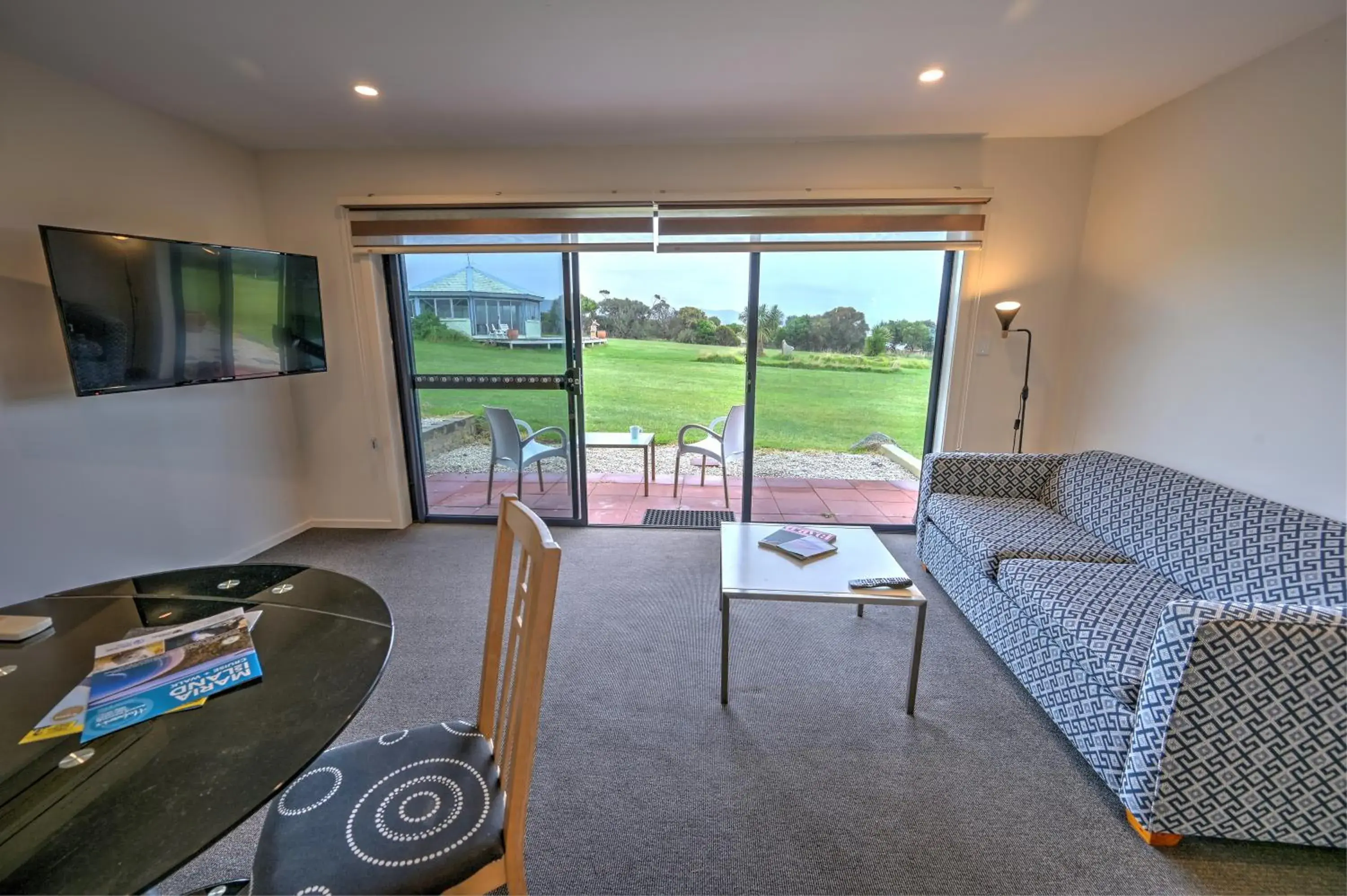 Ocean View in Diamond Island Resort, Restaurant & Bar and Penguin Show Ocean View in Diamond Island Resort, Restaurant & Bar and Penguin Show