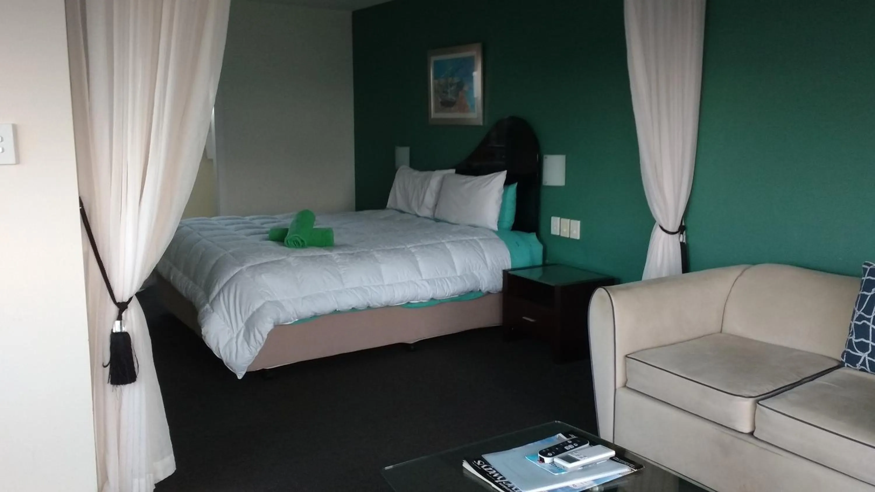 Seating area, Bed in Diamond Island Resort, Restaurant & Bar and Penguin Show