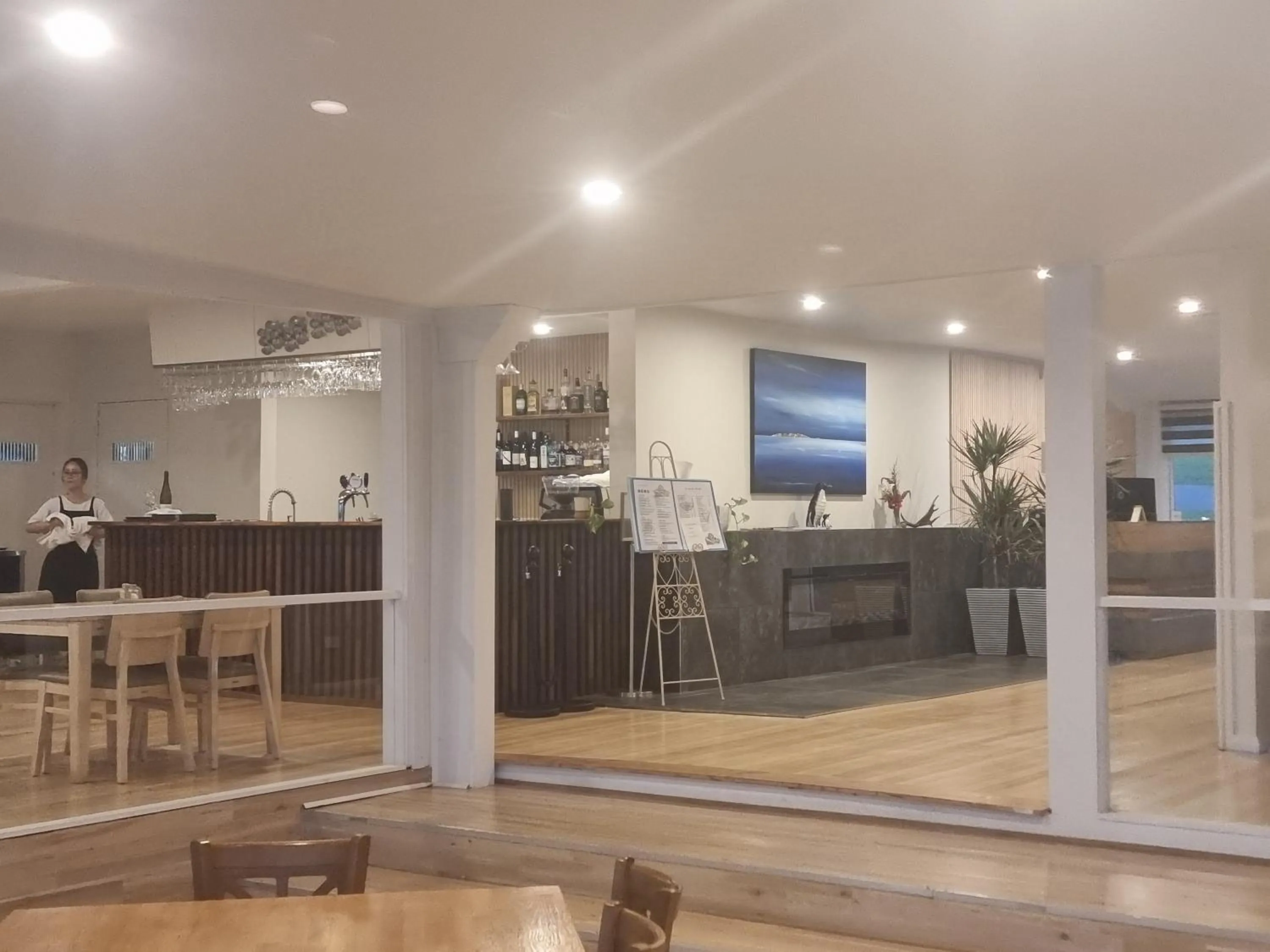 Restaurant/places to eat in Diamond Island Resort, Restaurant & Bar and Penguin Show