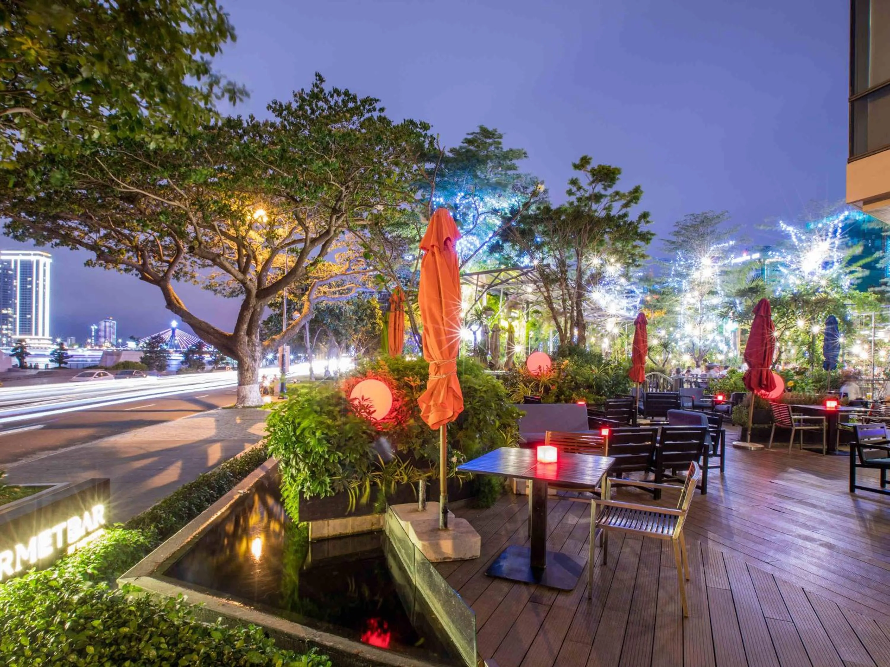 Lounge or bar in Novotel Danang Premier Han River