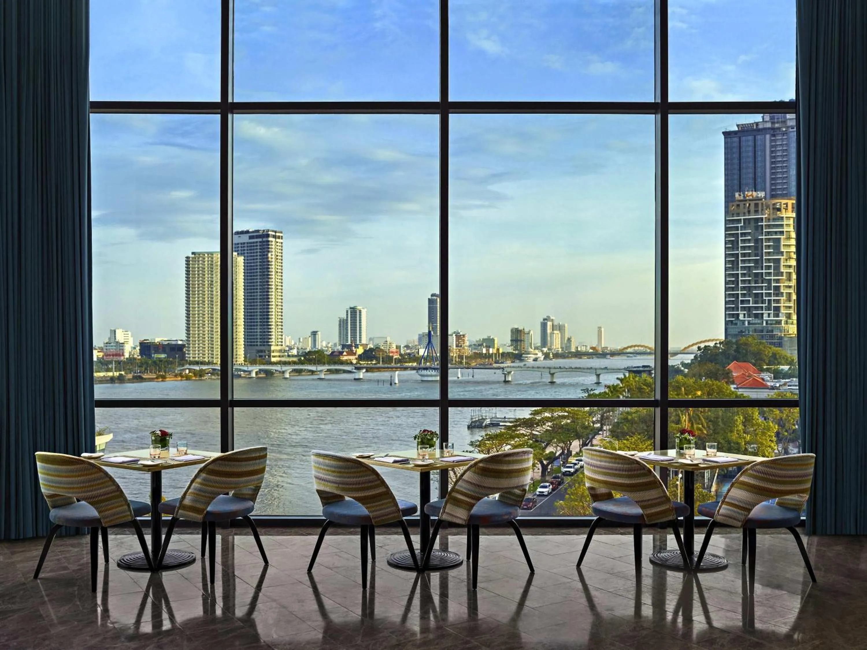 Restaurant/places to eat in Novotel Danang Premier Han River