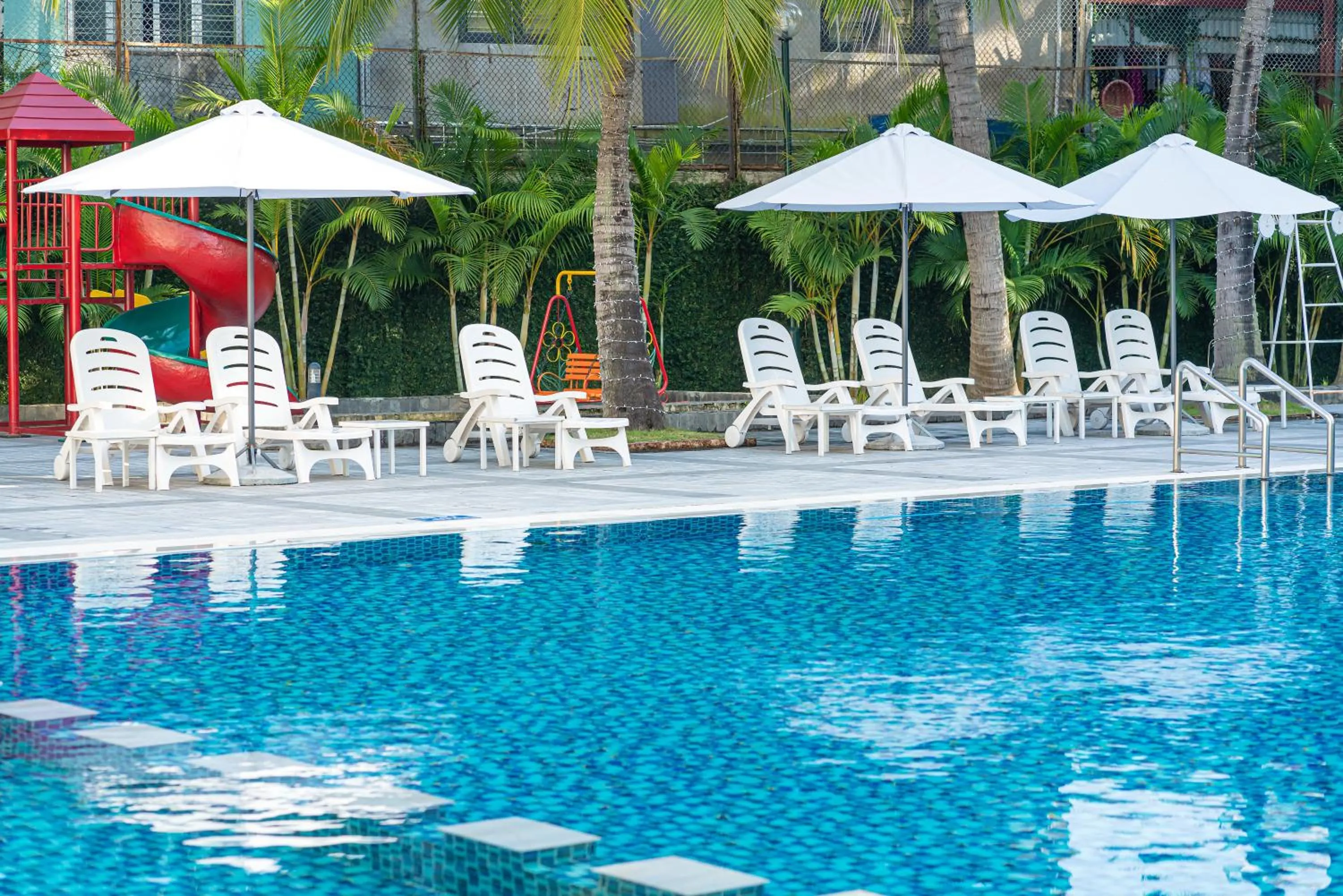 Swimming pool in Sunflower Hotel & International Village