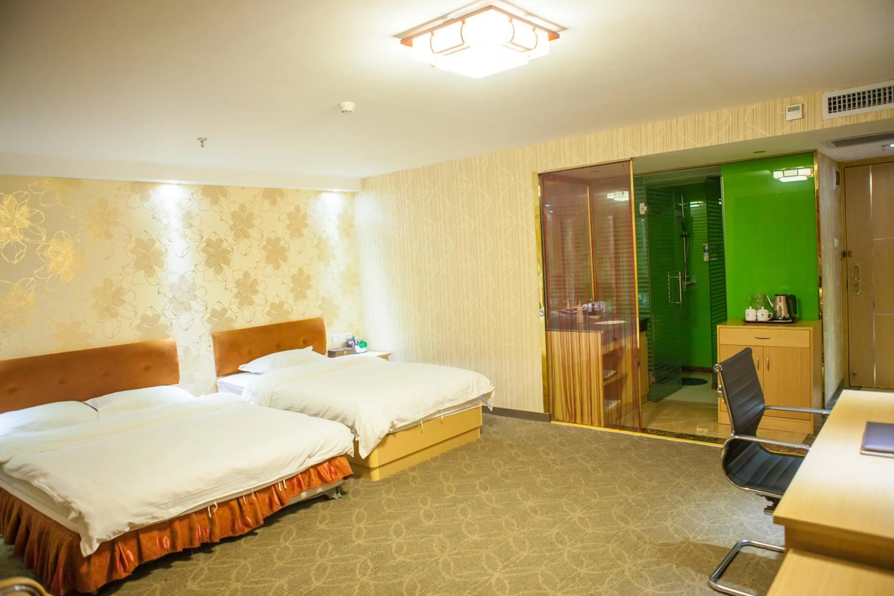 Photo of the whole room, Bed in Fuhao Hotel
