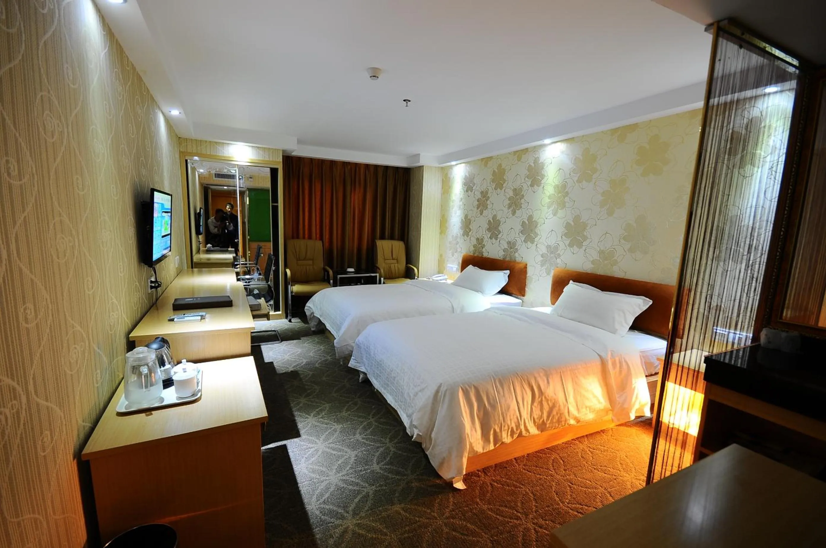 Photo of the whole room, Bed in Fuhao Hotel