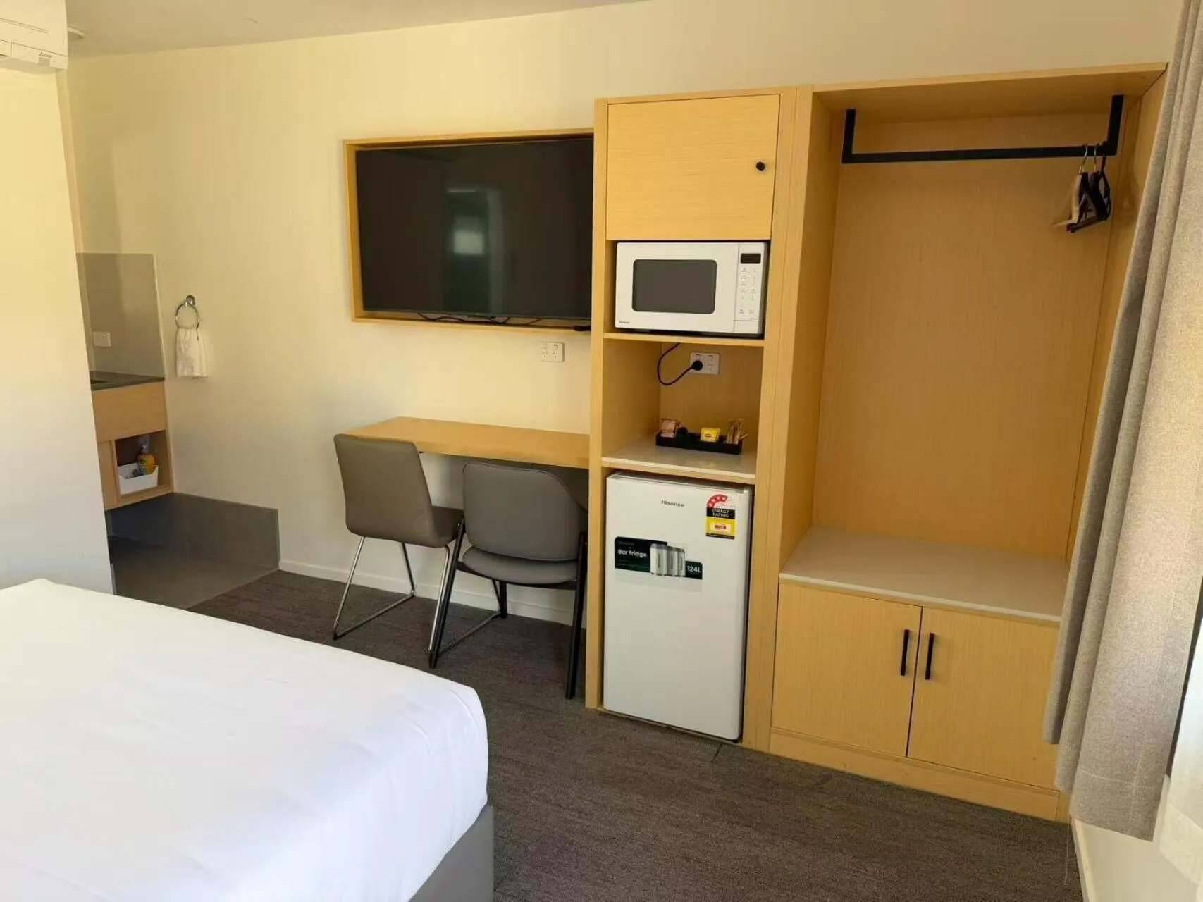 Bed in Aspley Motor Inn