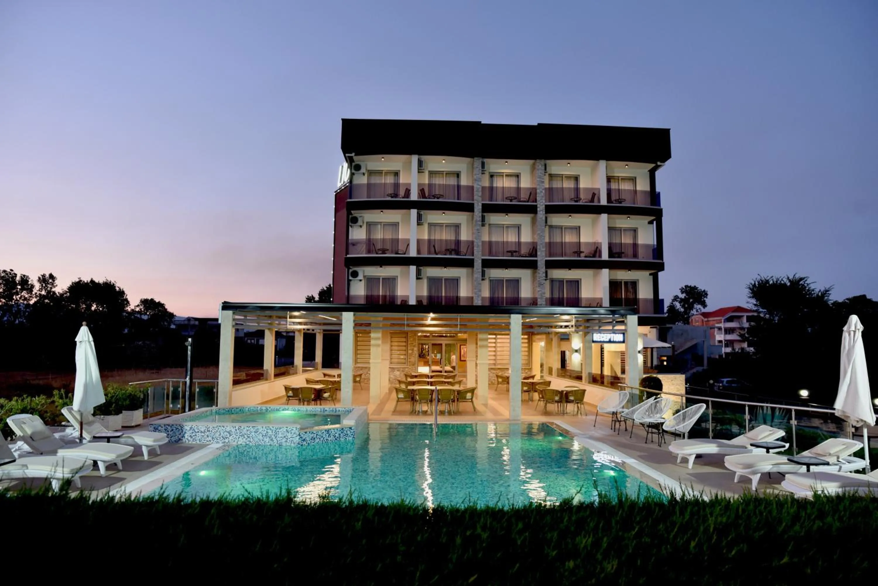 Restaurant/places to eat in Hotel Lion