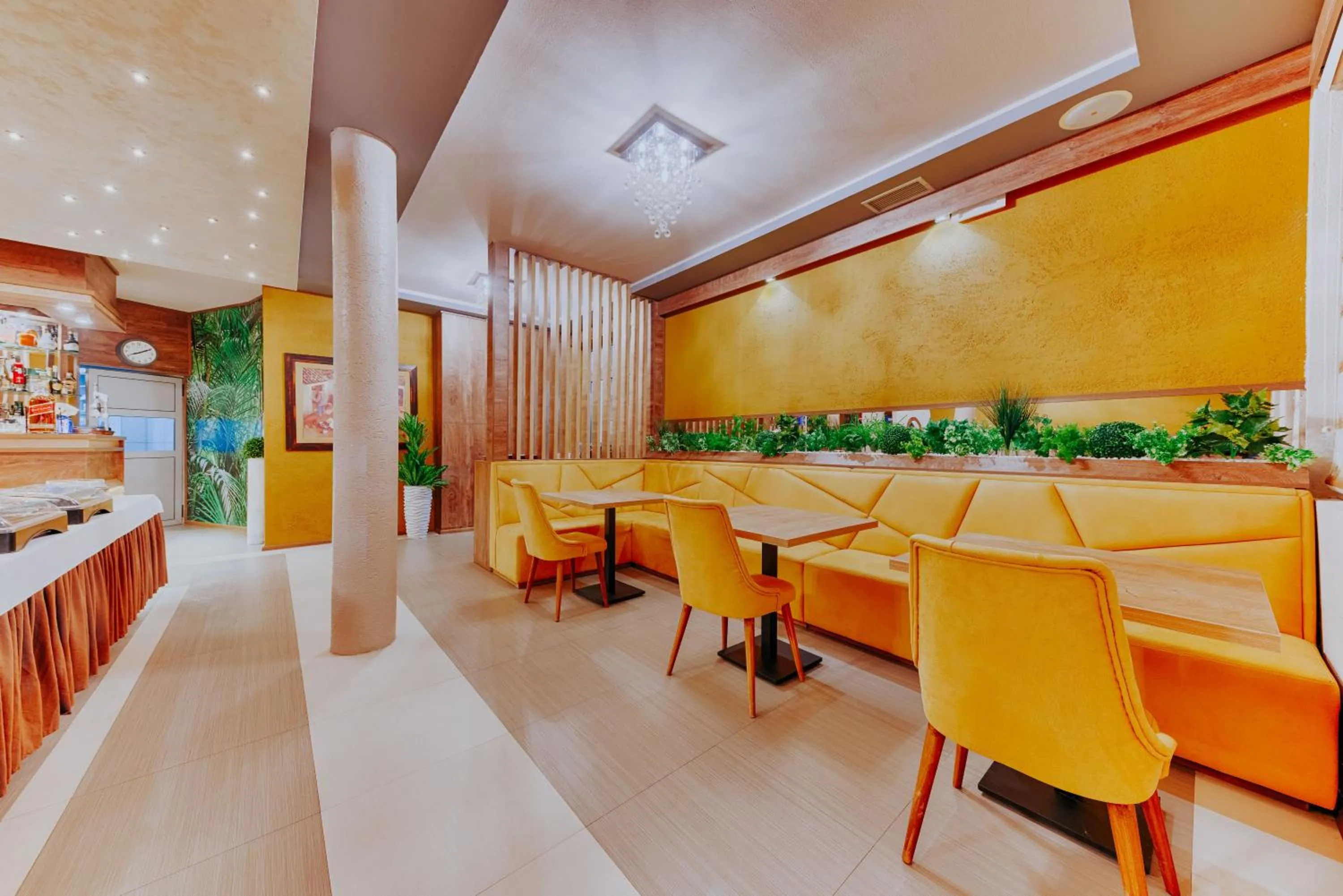 Restaurant/places to eat in Hotel Lion