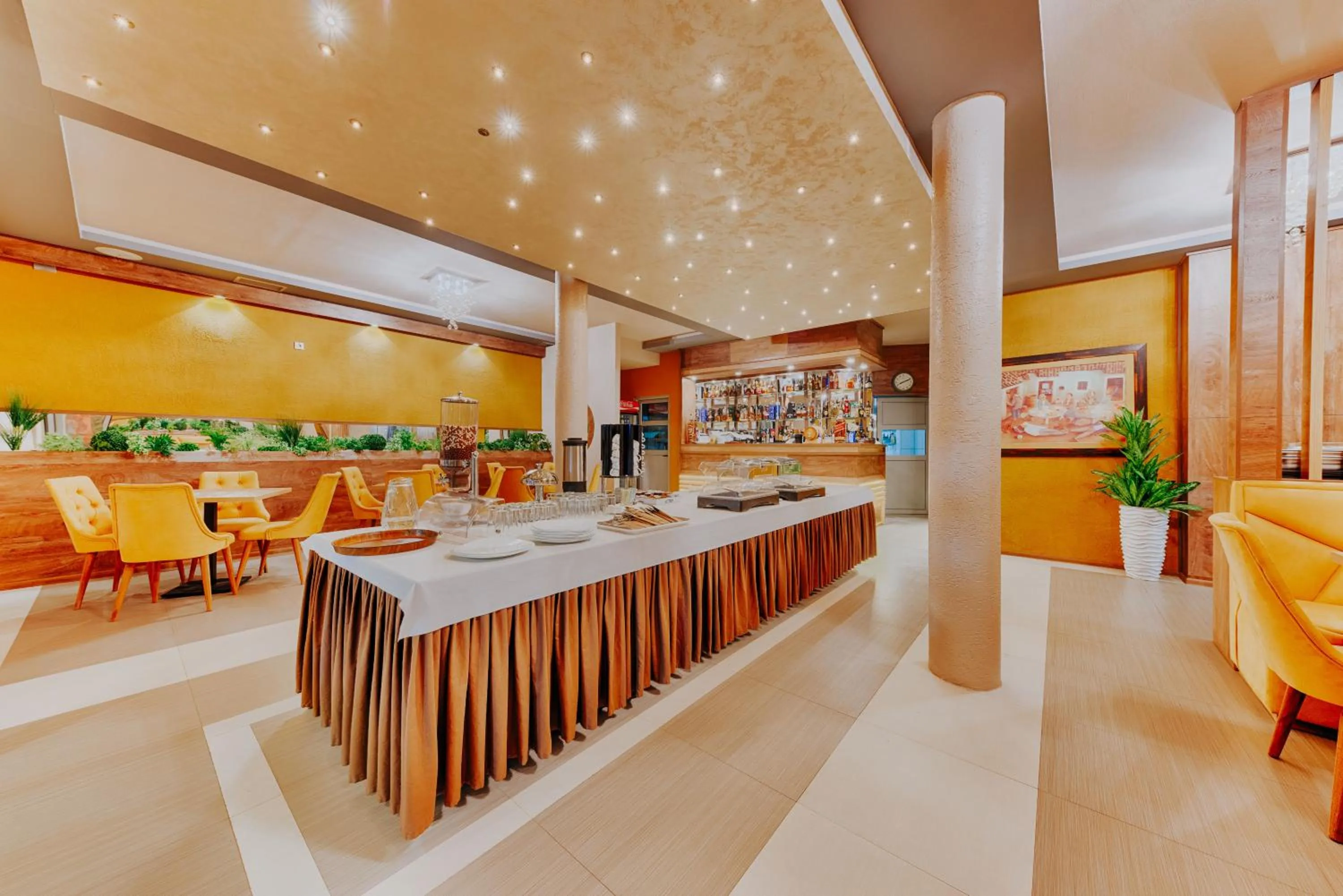 Restaurant/places to eat in Hotel Lion