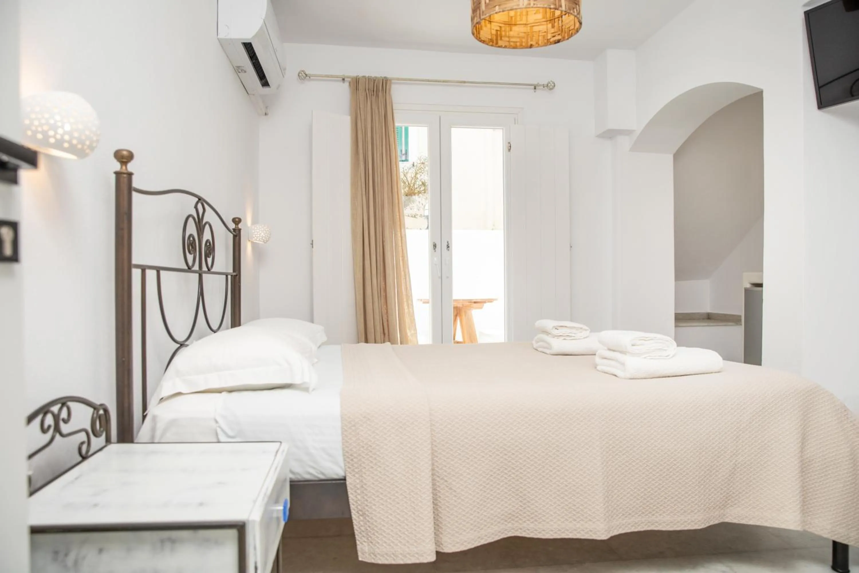 Bed in TERRA FOS NAXOS STUDIOS