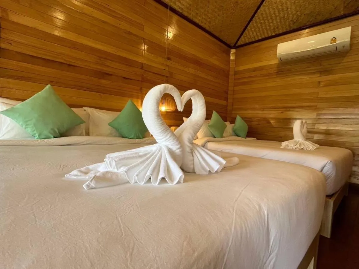 Bed in Palm Leaf Resort Koh Tao
