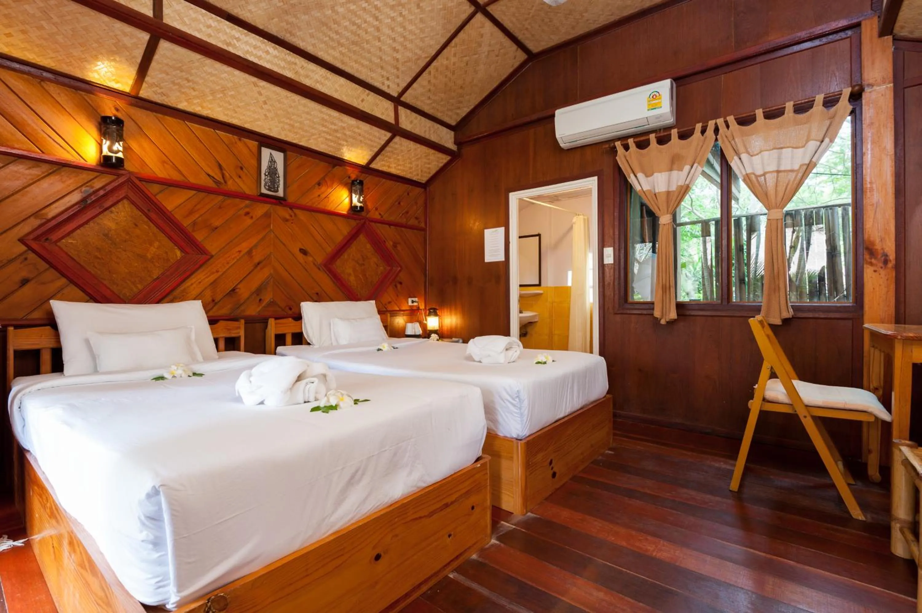 Bedroom, Bed in Palm Leaf Resort Koh Tao