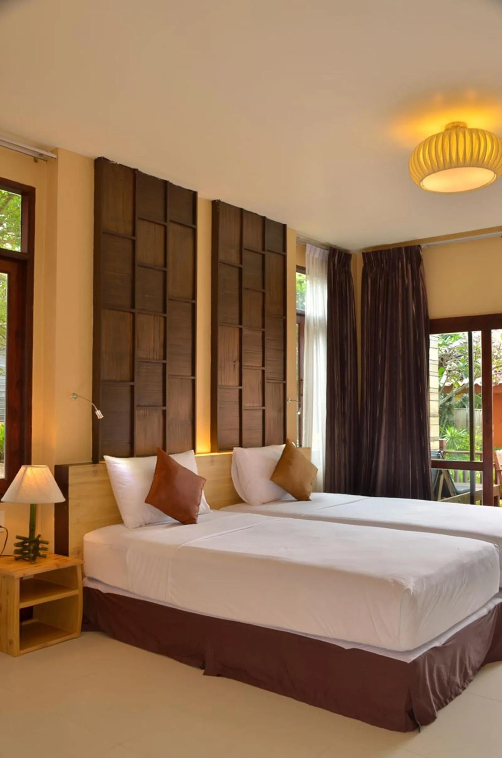 Bed in Palm Leaf Resort Koh Tao