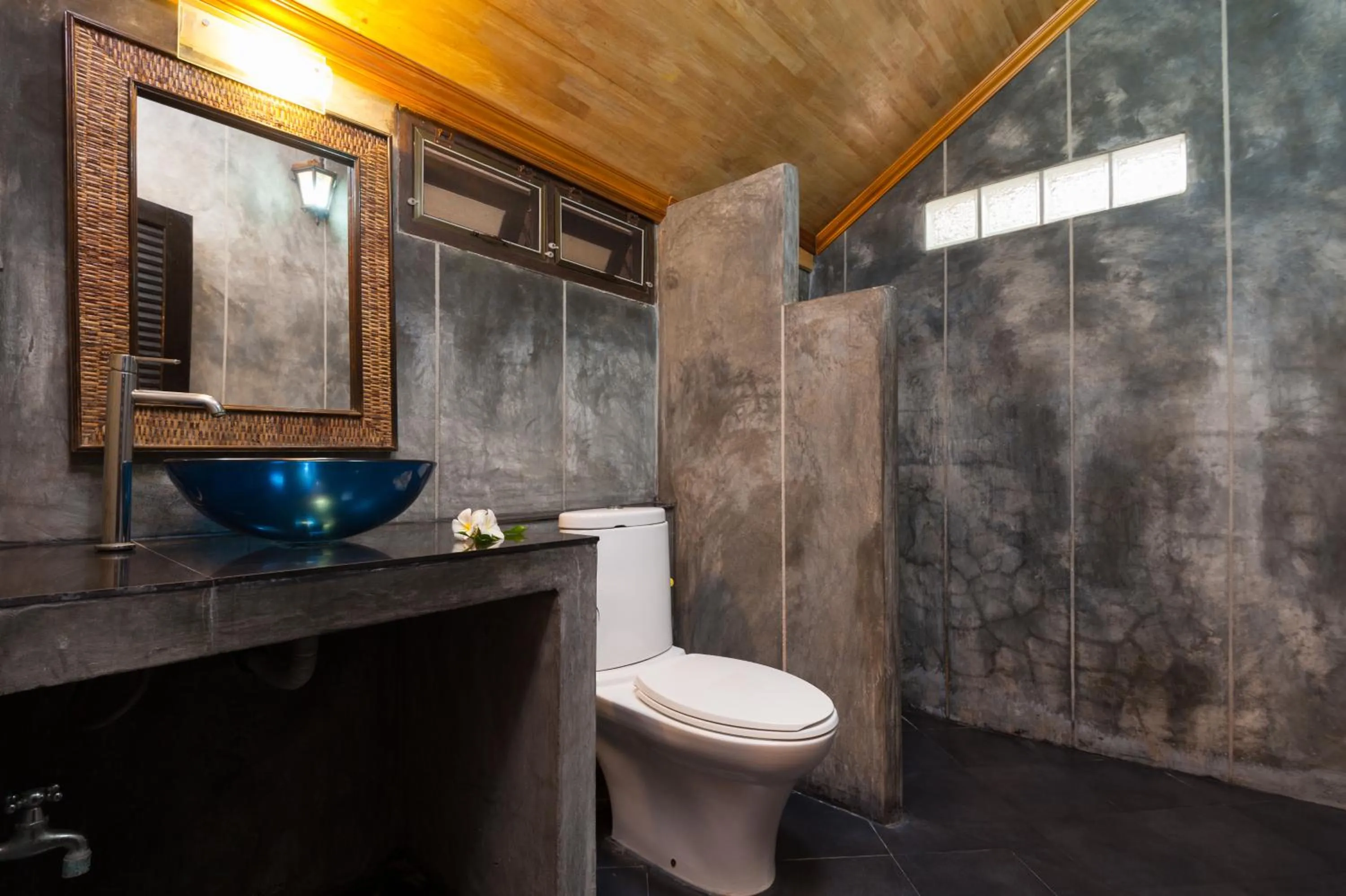 Bathroom in Palm Leaf Resort Koh Tao