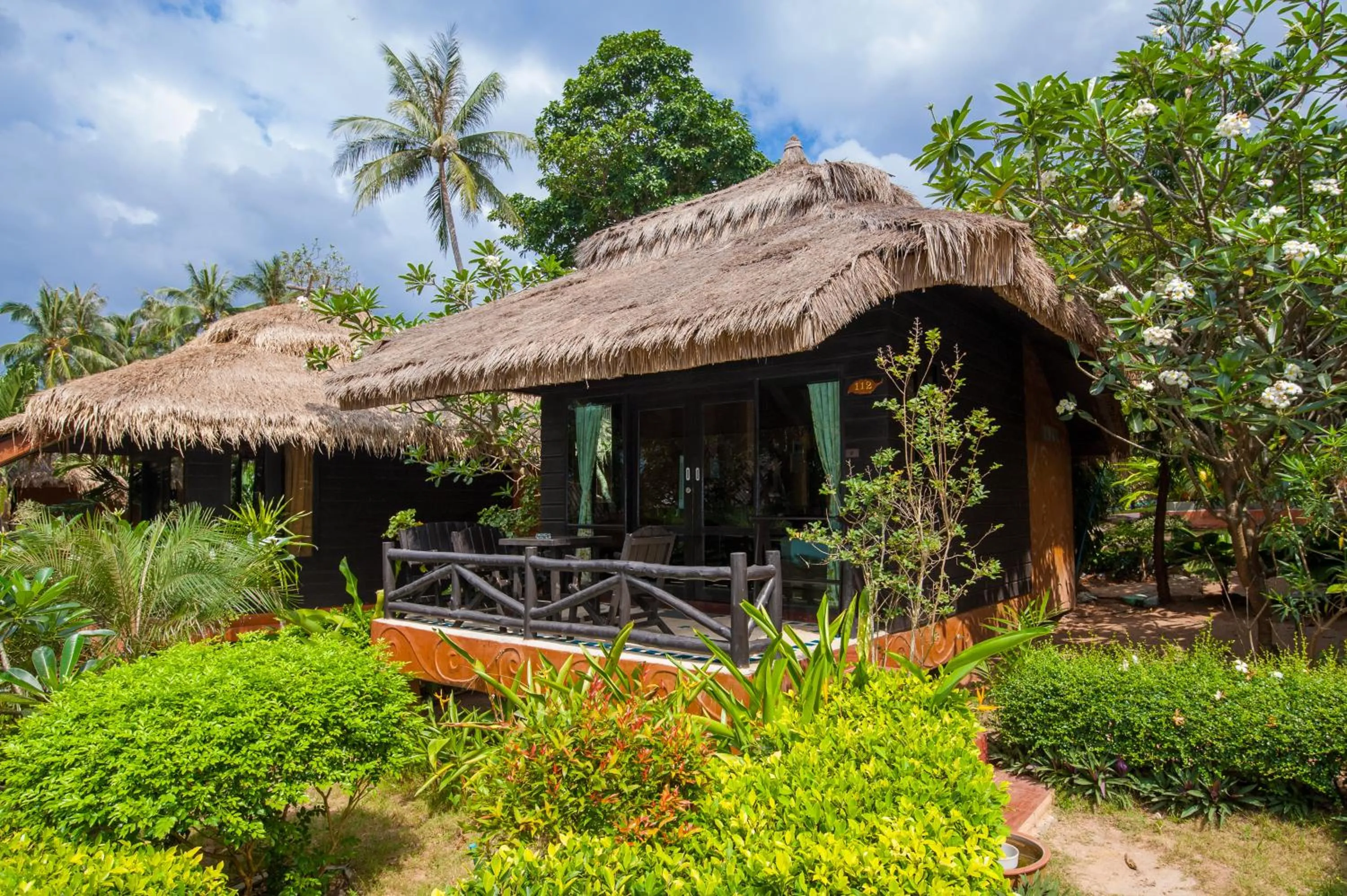 Property building in Palm Leaf Resort Koh Tao