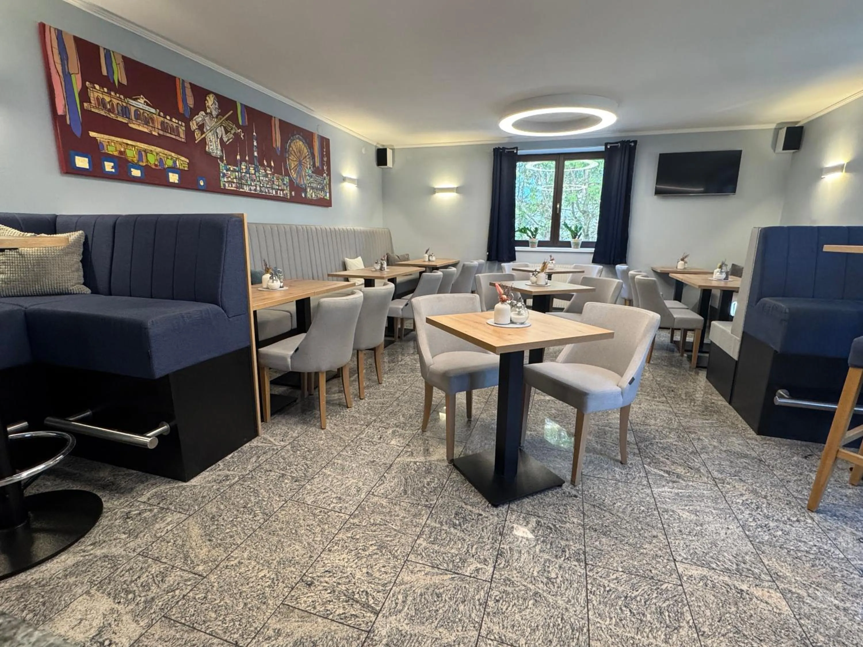 Restaurant/places to eat in Hotel Altmann