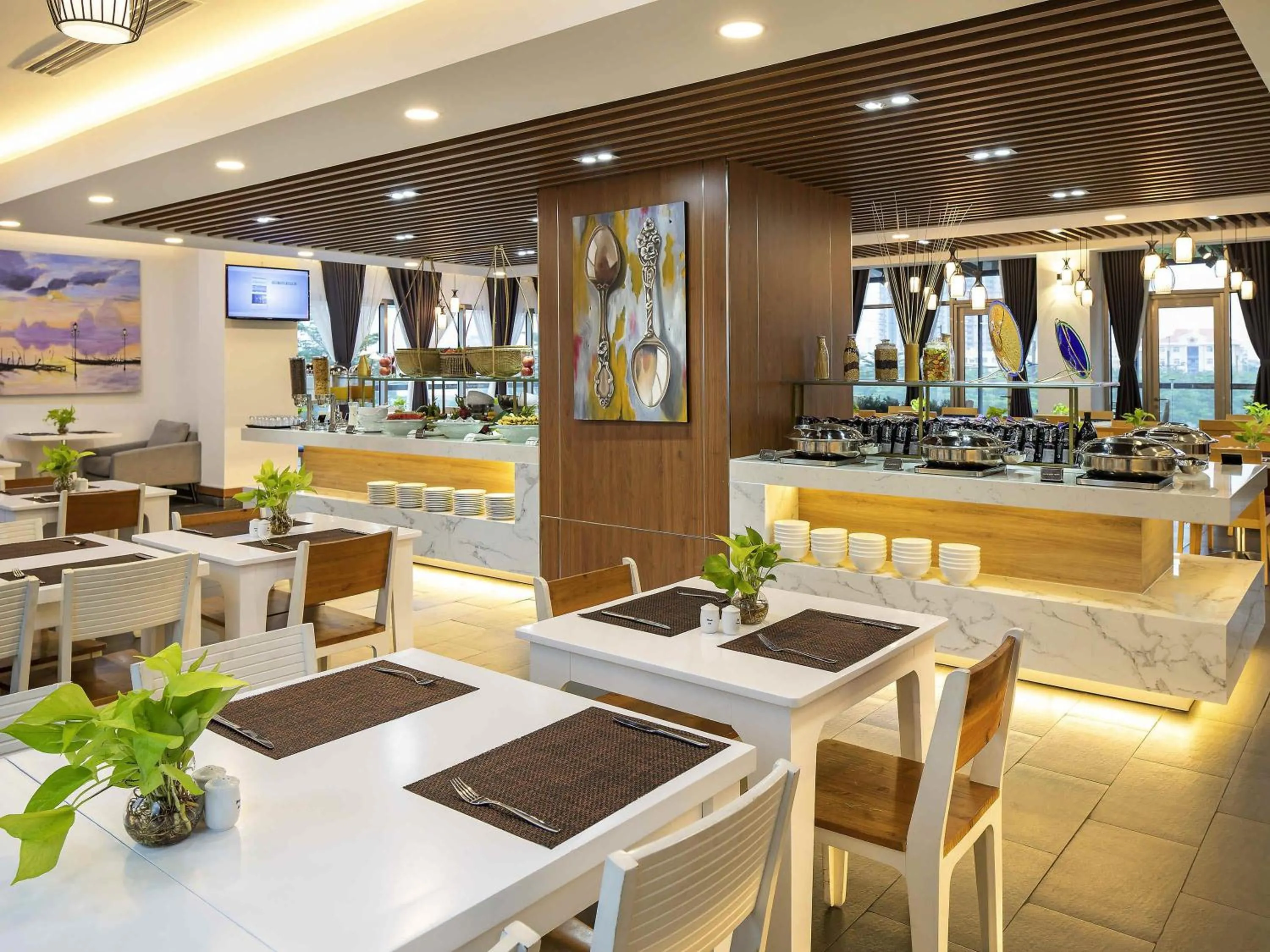 Restaurant/places to eat in Ibis Saigon South