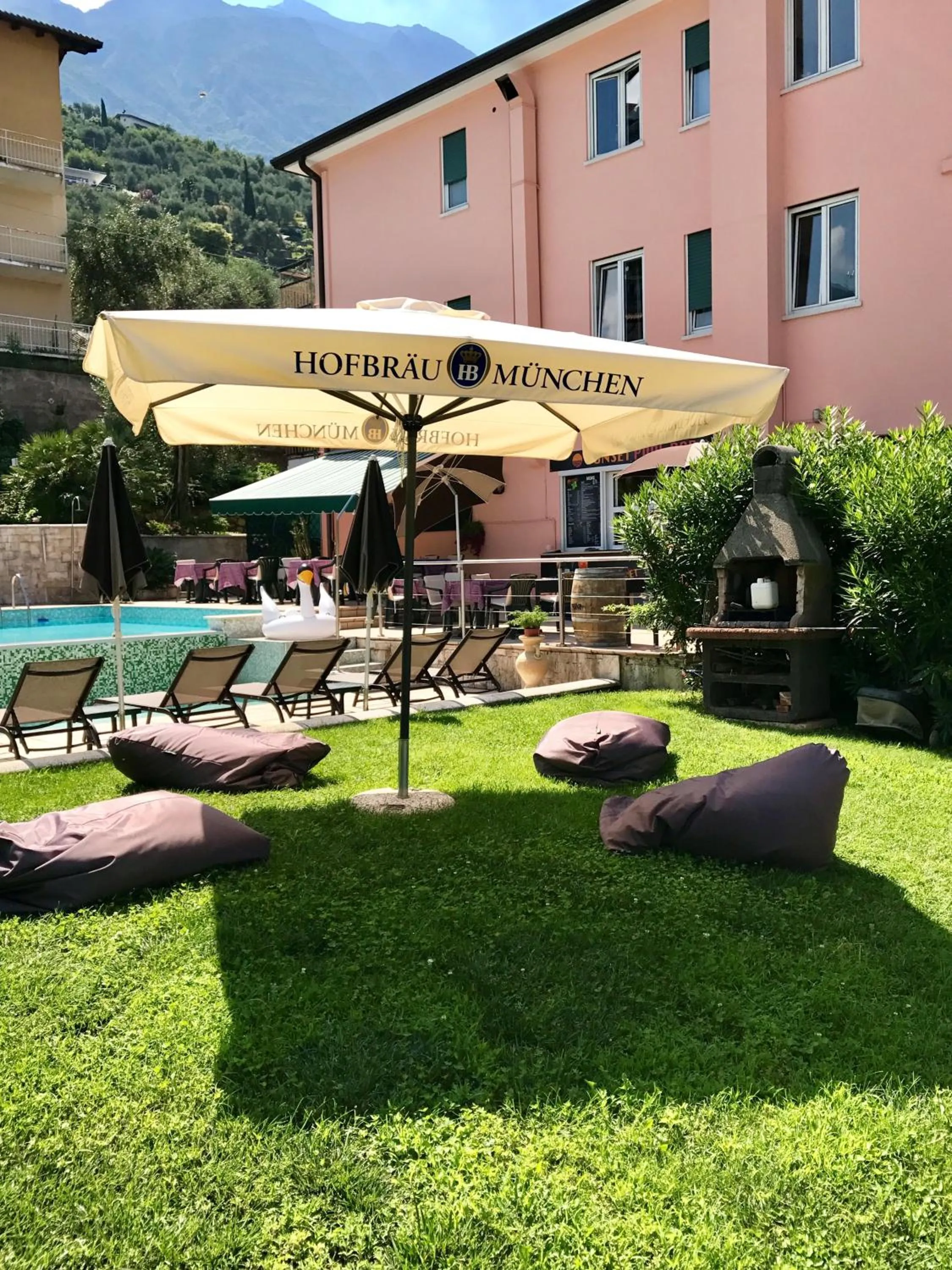 Restaurant/places to eat in Hotel Antonella