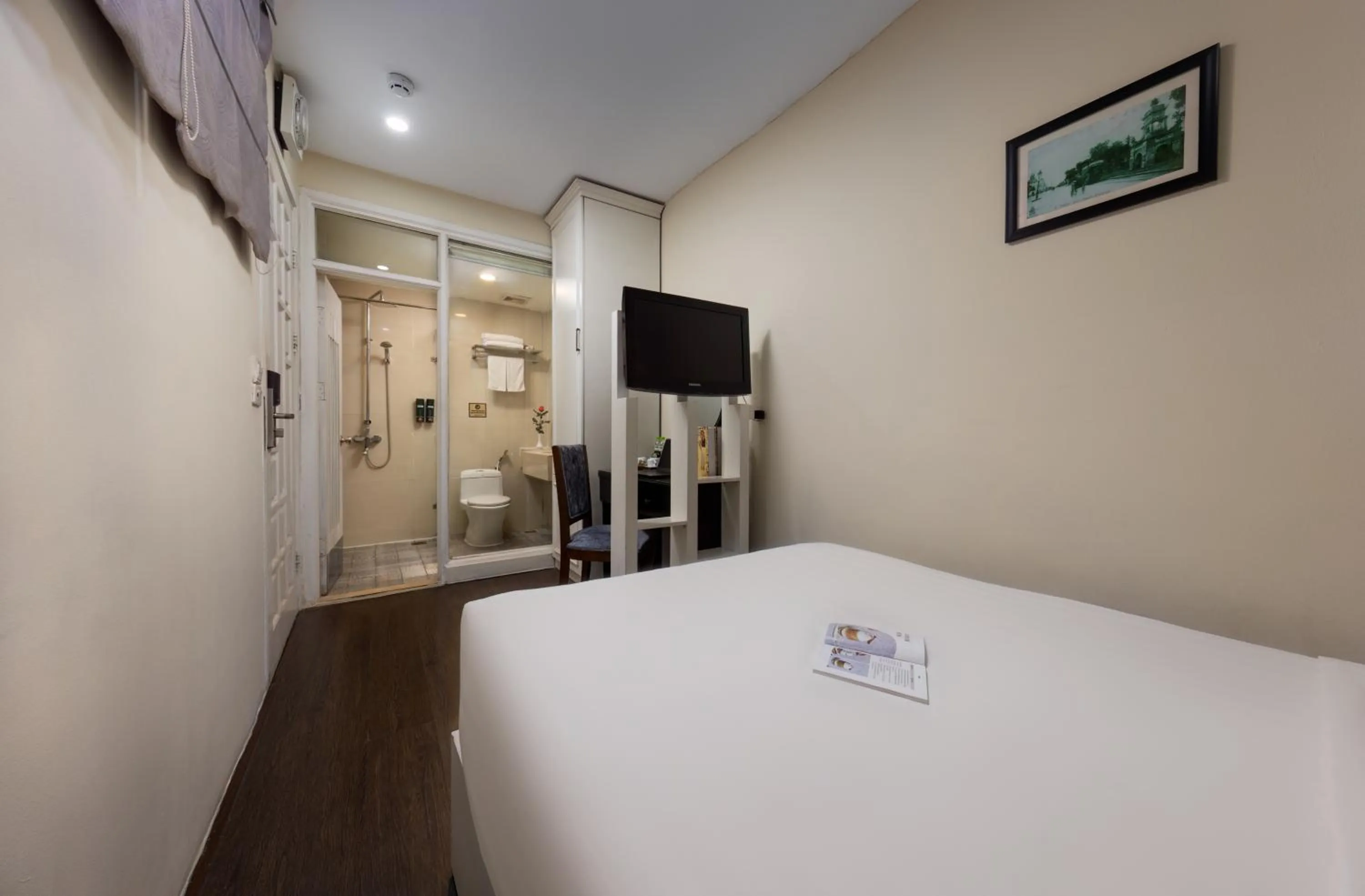 Toilet, Bed in Mai Charming Hotel and Spa