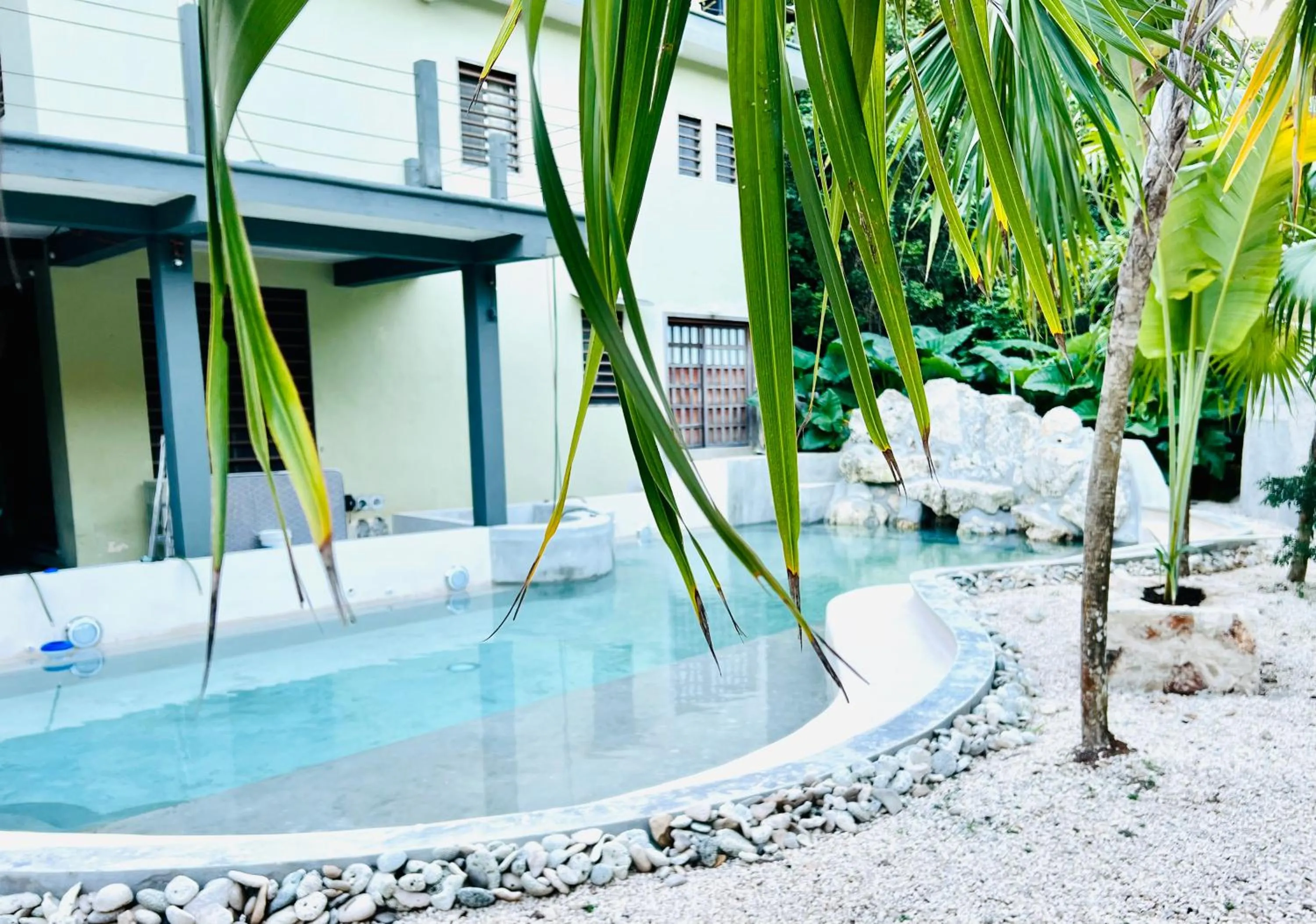 Day in Hokhmah Heart Hotel