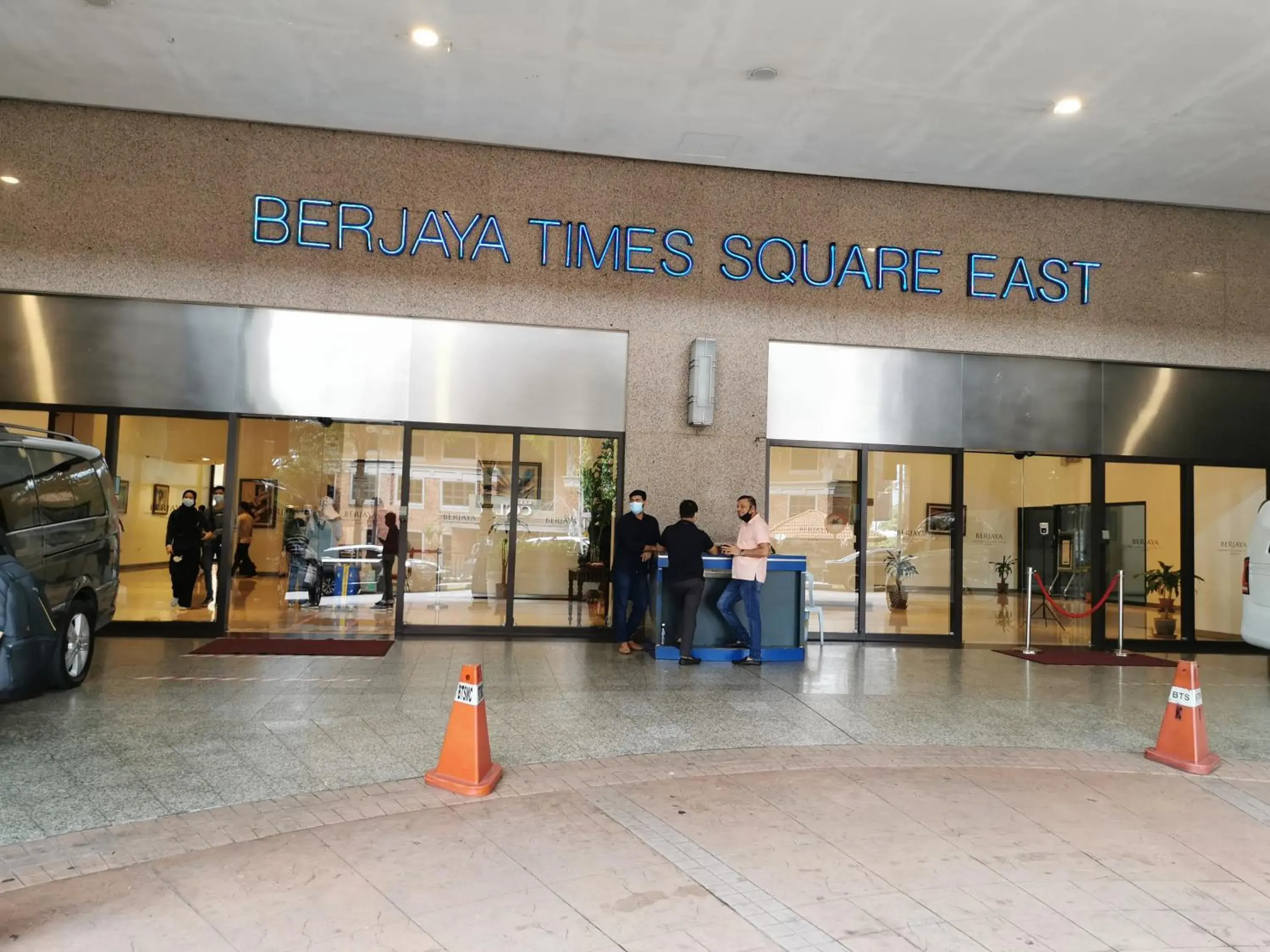 Facade/entrance in Times Service Suites @ Times Square Facade/entrance in Times Service Suites @ Times Square