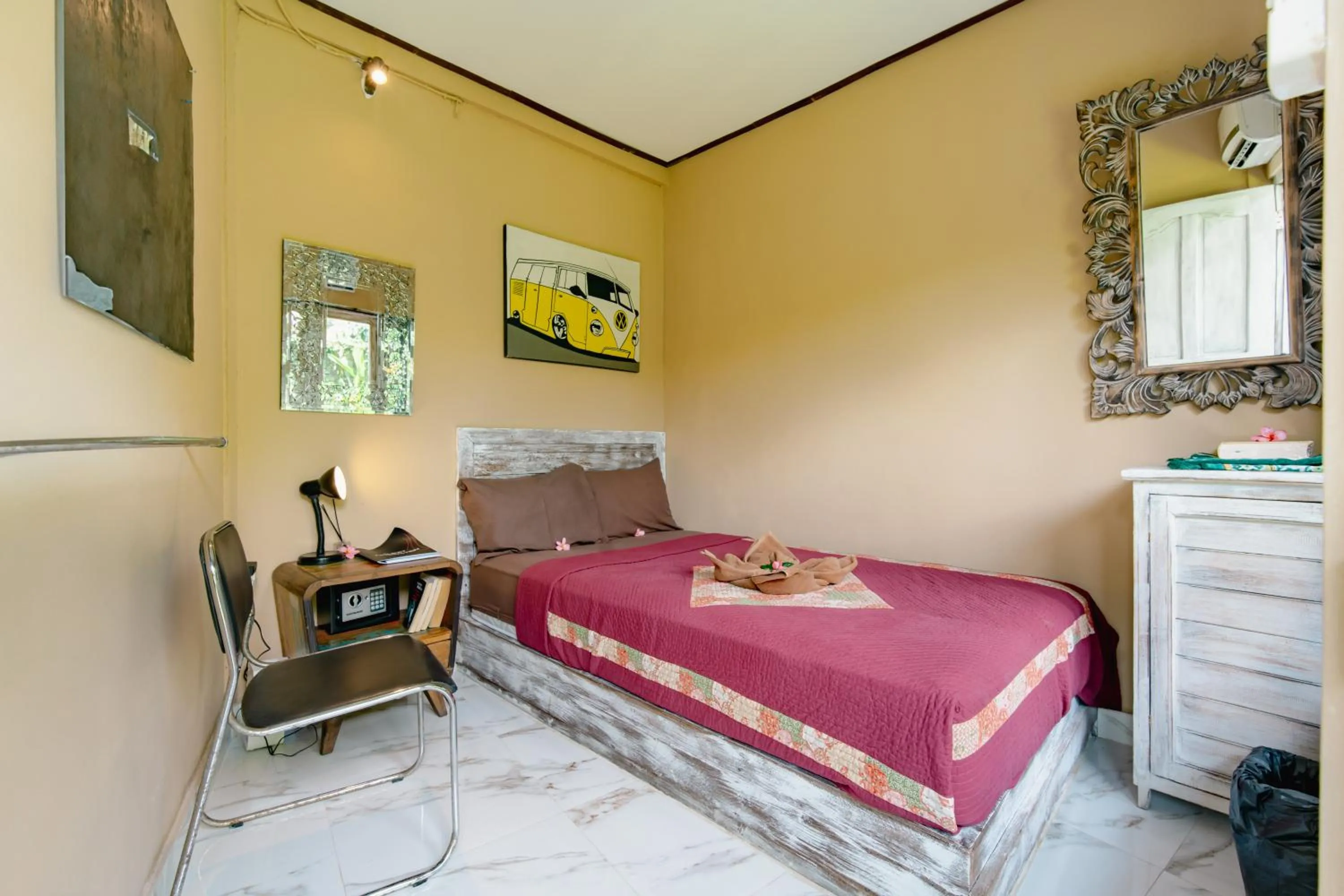 Bedroom, Bed in The Onion Collective