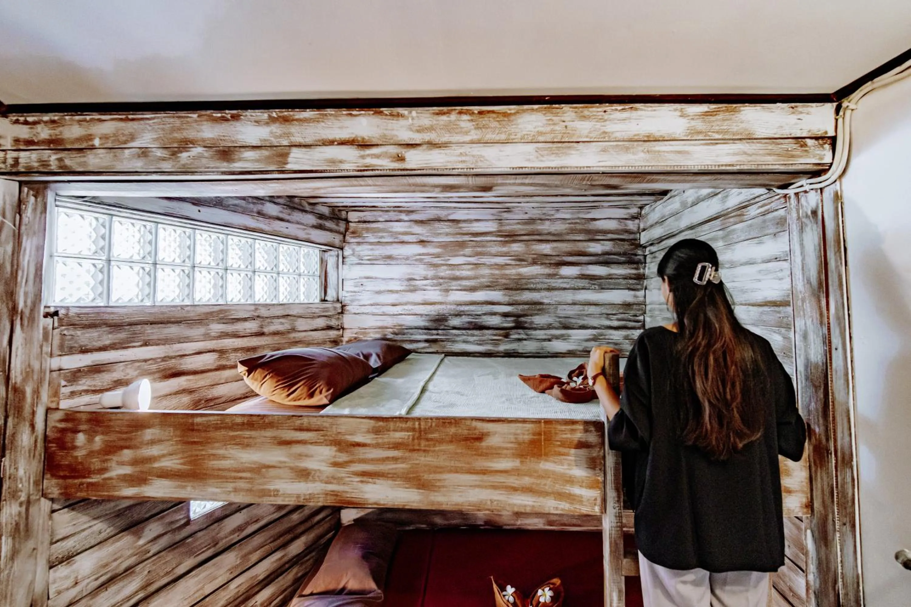 Bedroom, Bed in The Onion Collective