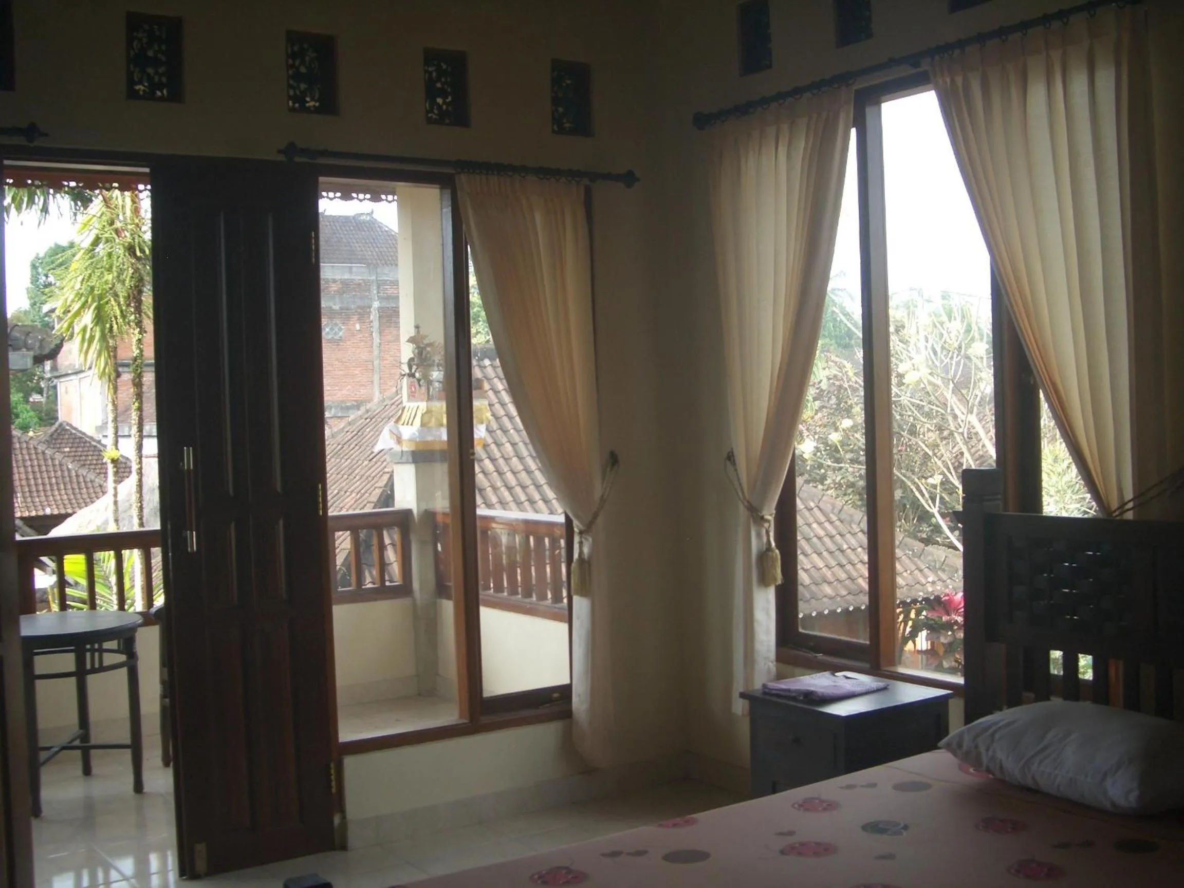 Balcony/Terrace, Bed in Bagus Homestay