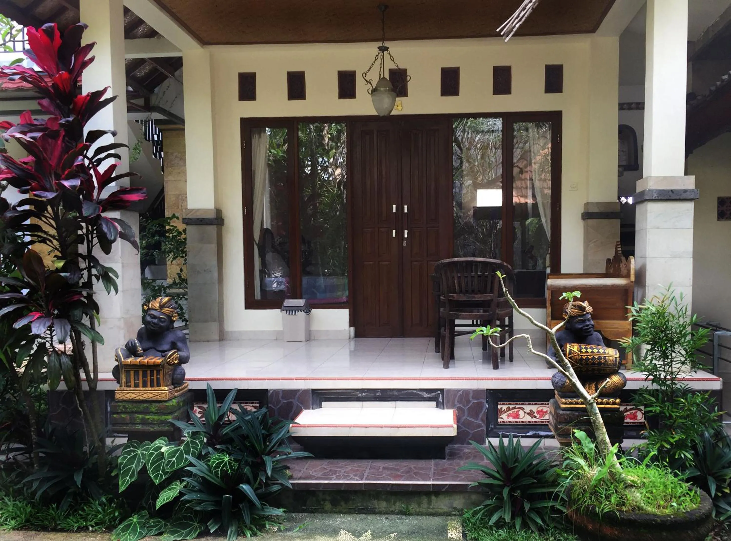 Facade/entrance in Bagus Homestay