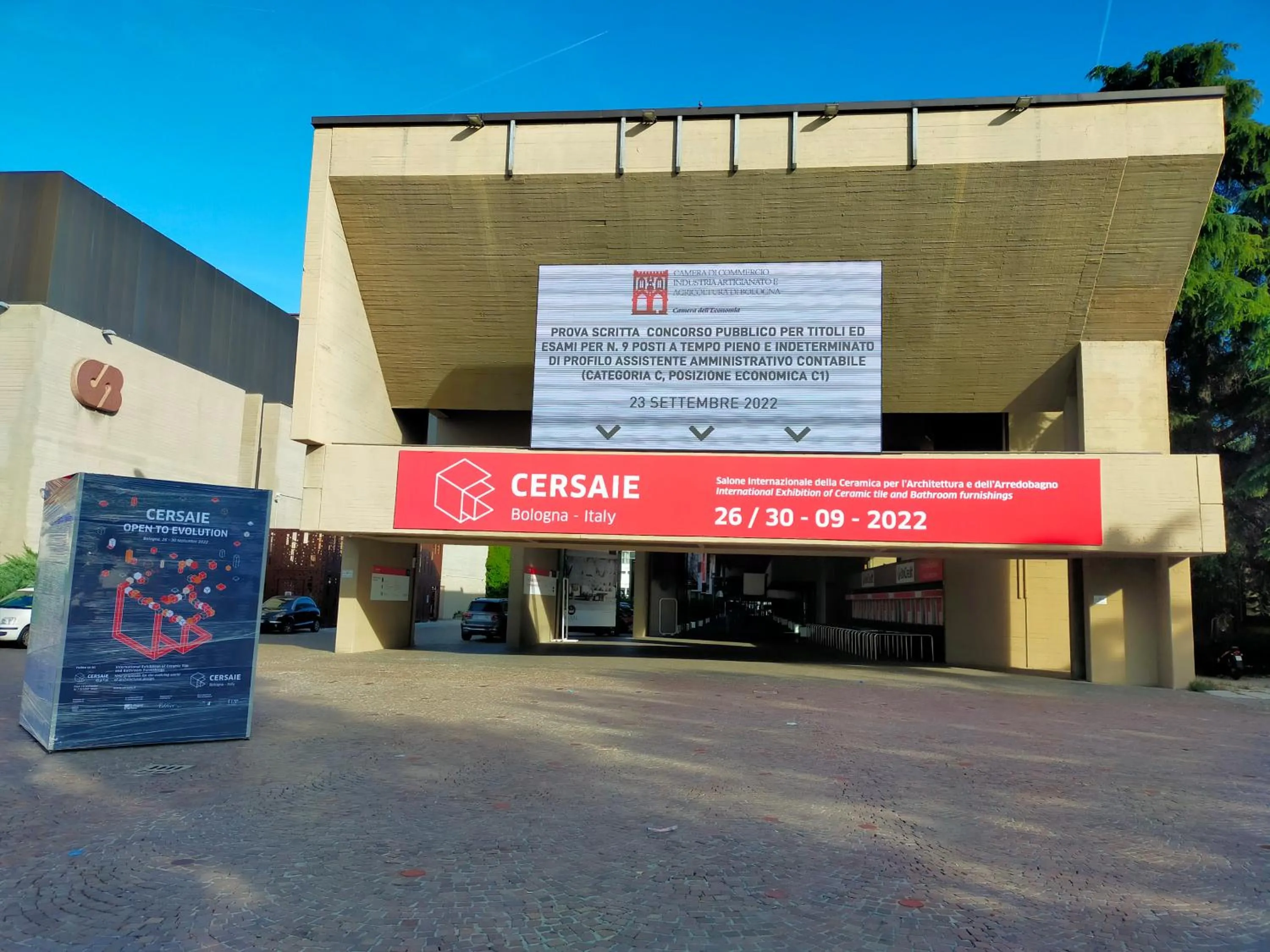 Text overlay in Travel Fiera
