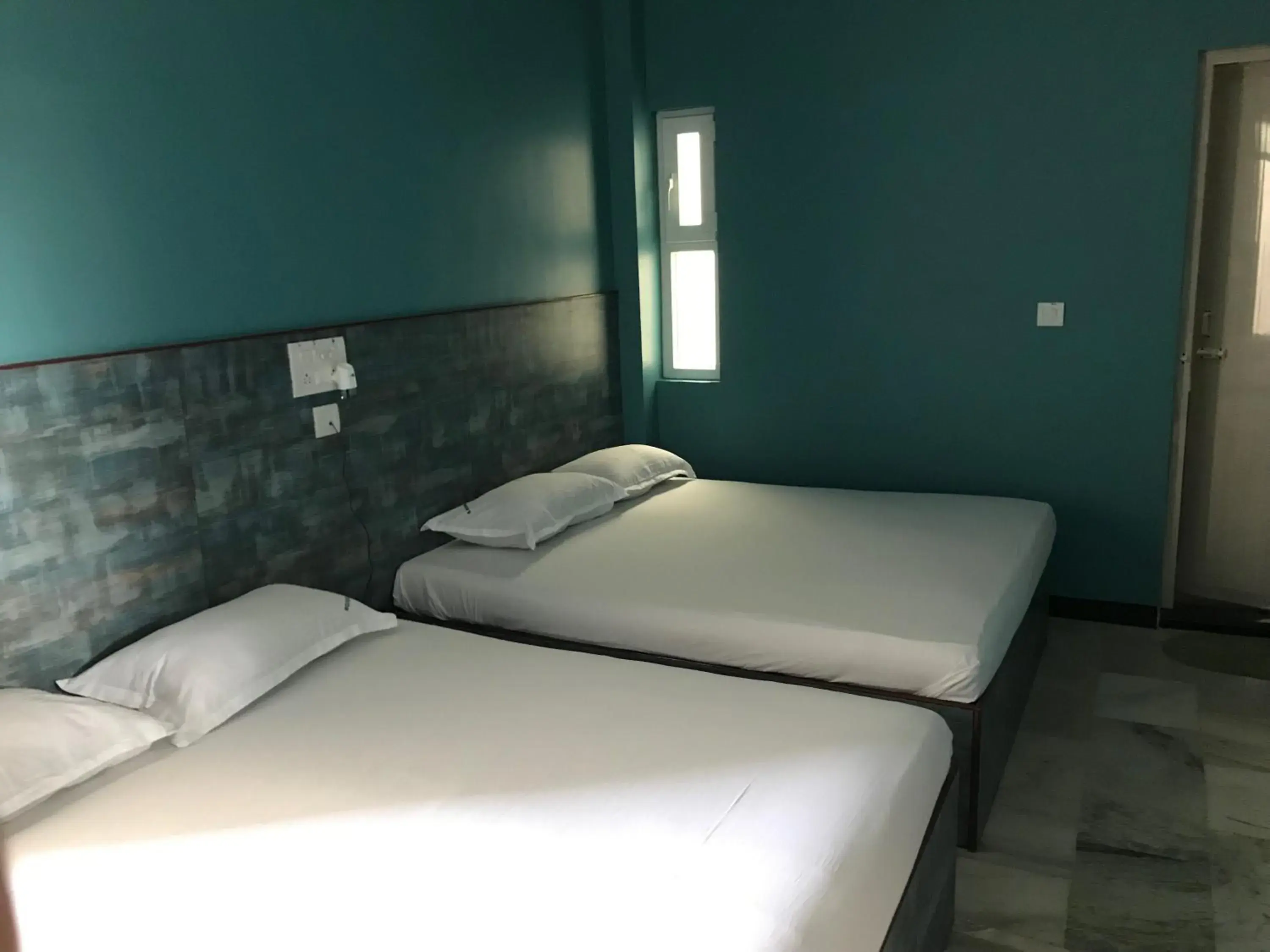 Bed in SM MANSION near Harbour & High court Bed in SM MANSION near Harbour & High court