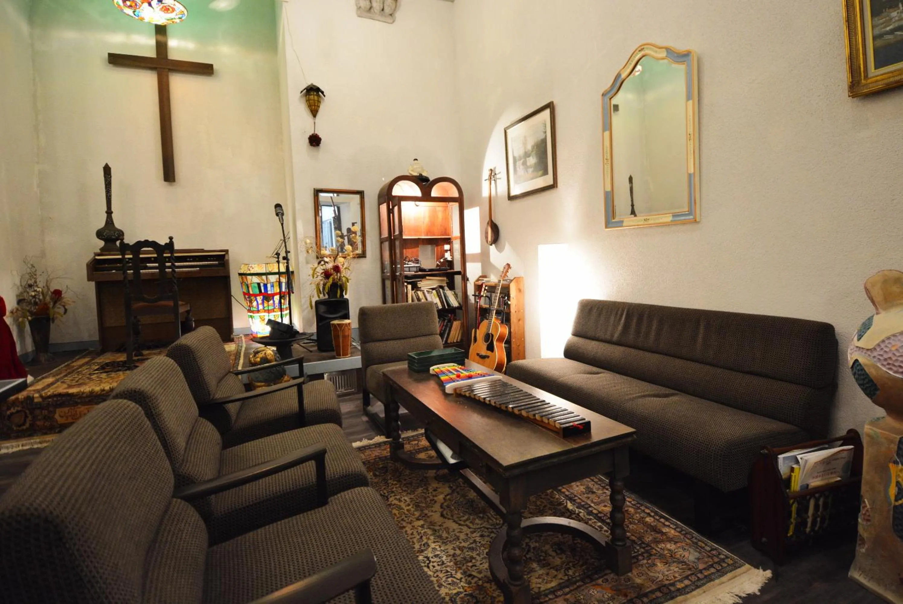 Communal lounge/ TV room in Hakone Mori No Yado