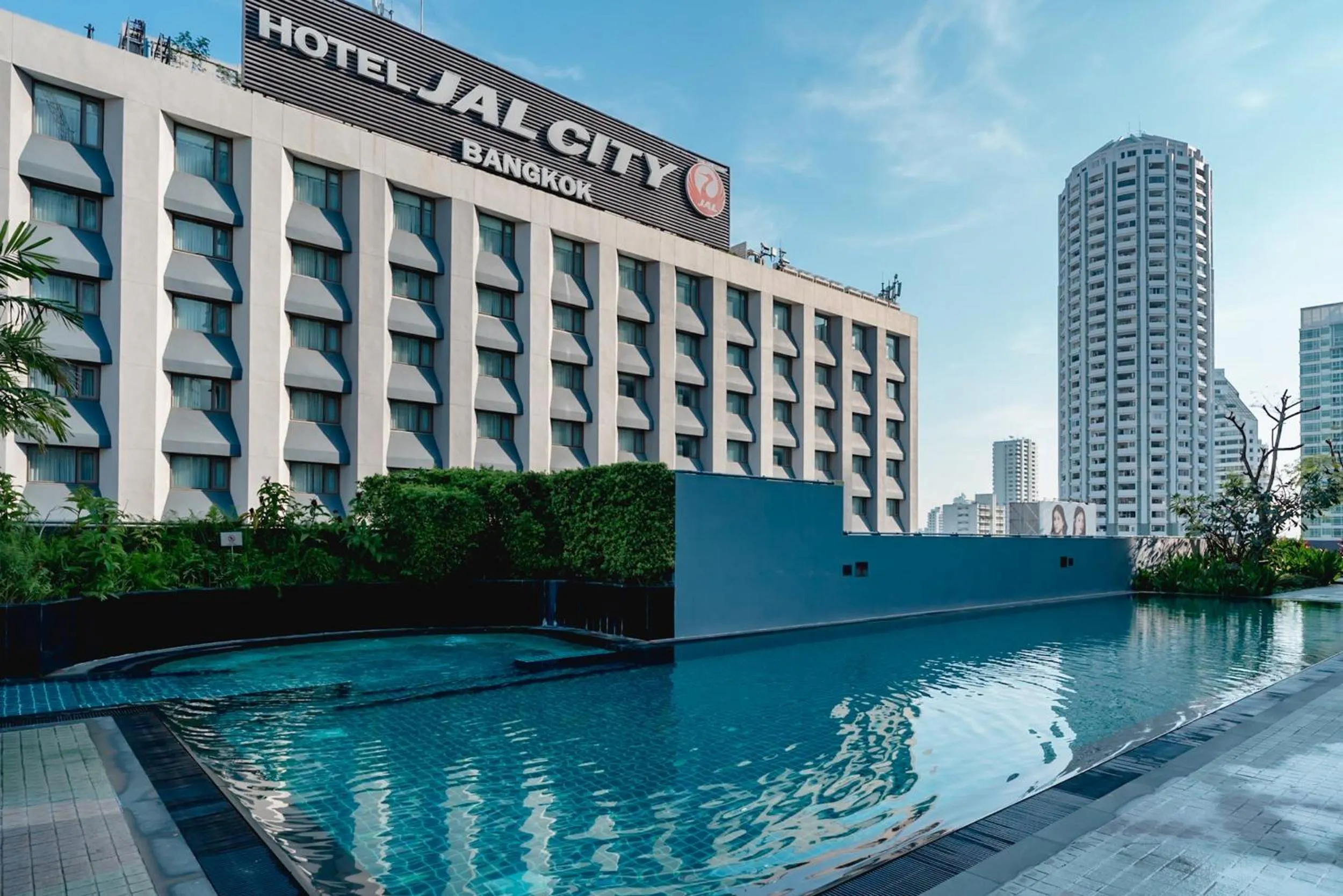 Swimming pool in Hotel JAL City Bangkok