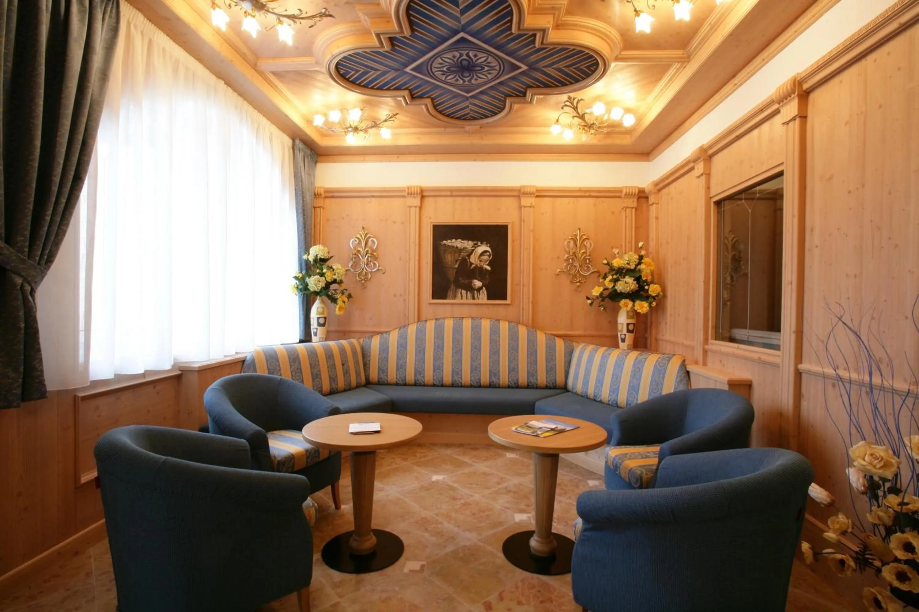 Lobby or reception in Hotel Garni La Roccia