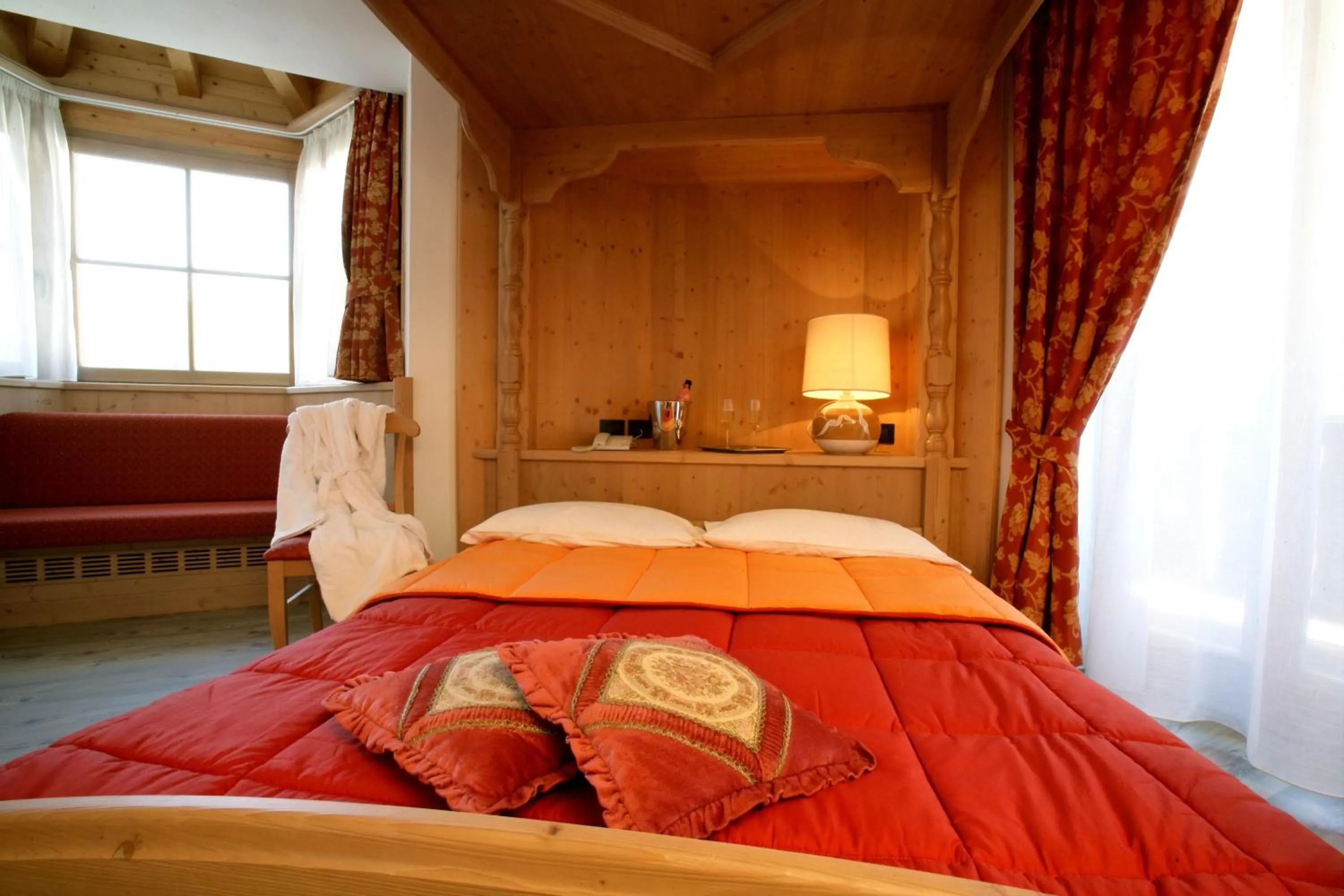 Day, Bed in Hotel Garni La Roccia