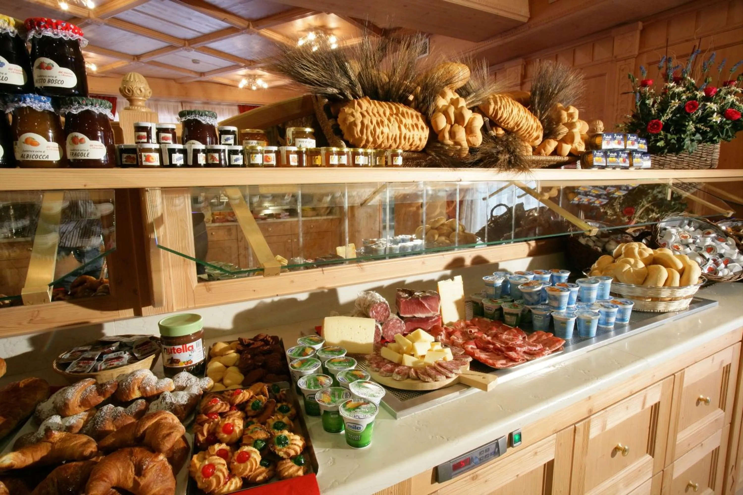 Breakfast in Hotel Garni La Roccia