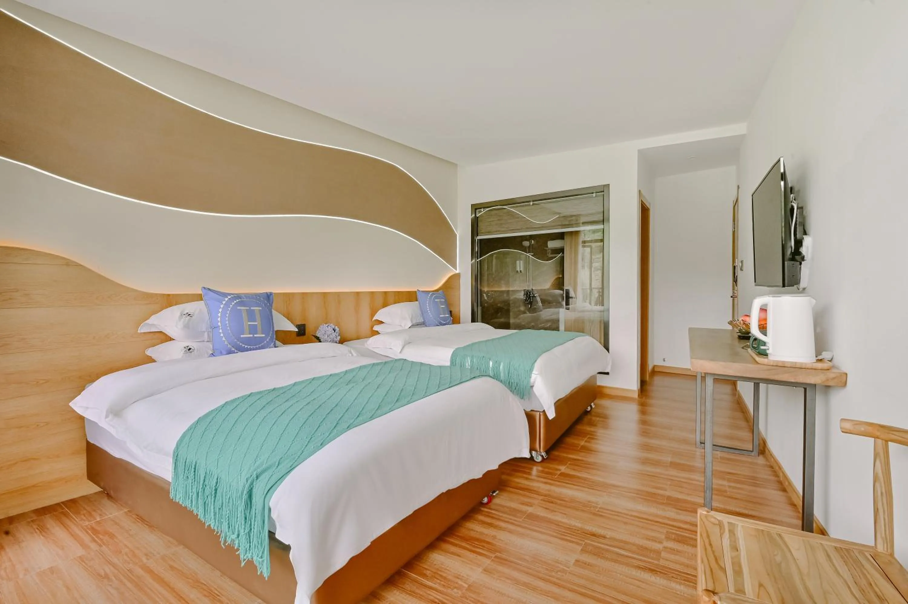 Double or Twin Room with Balcony in Chunjian Guesthouse