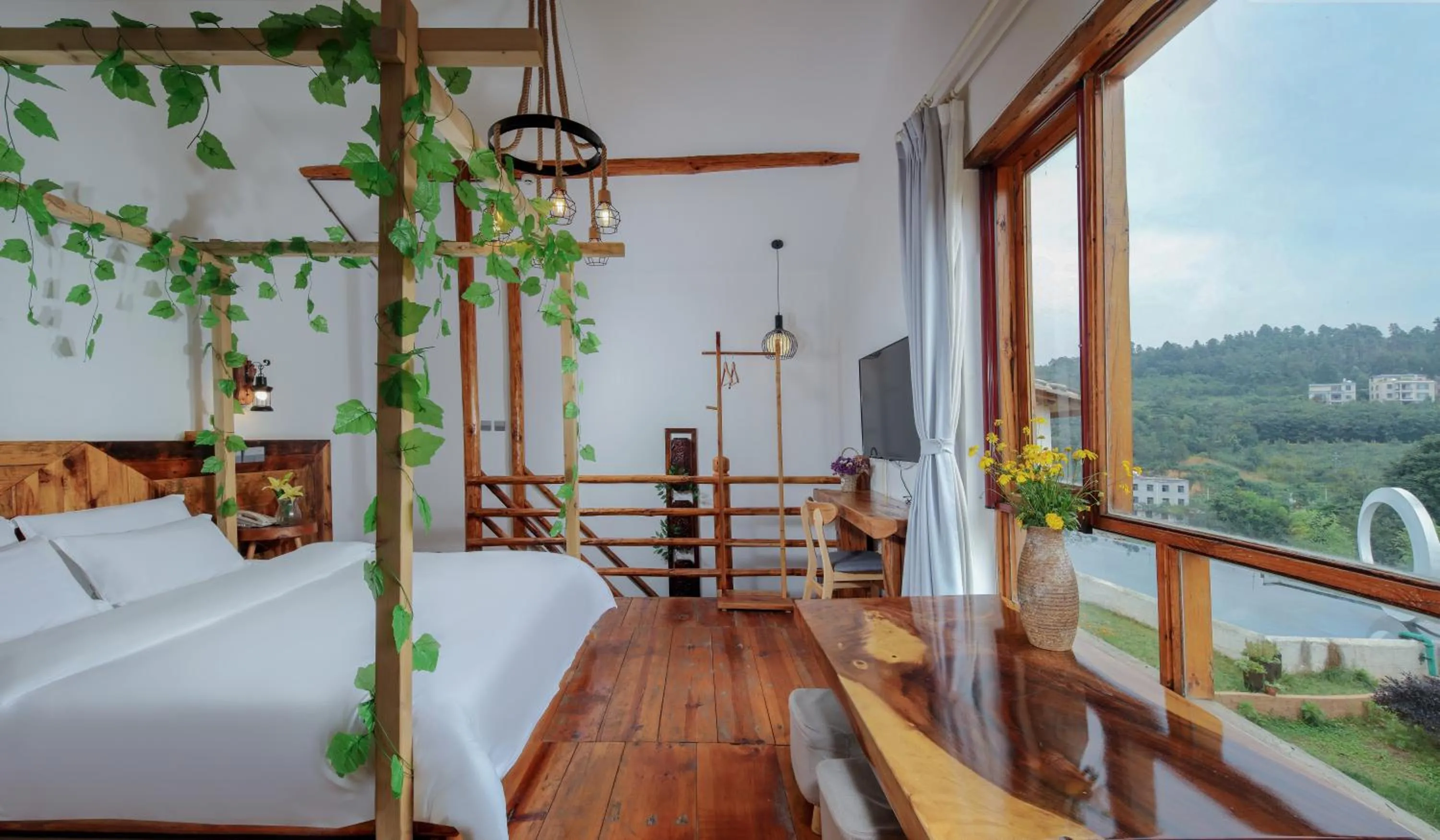 King Room with Mountain View in Chunjian Guesthouse