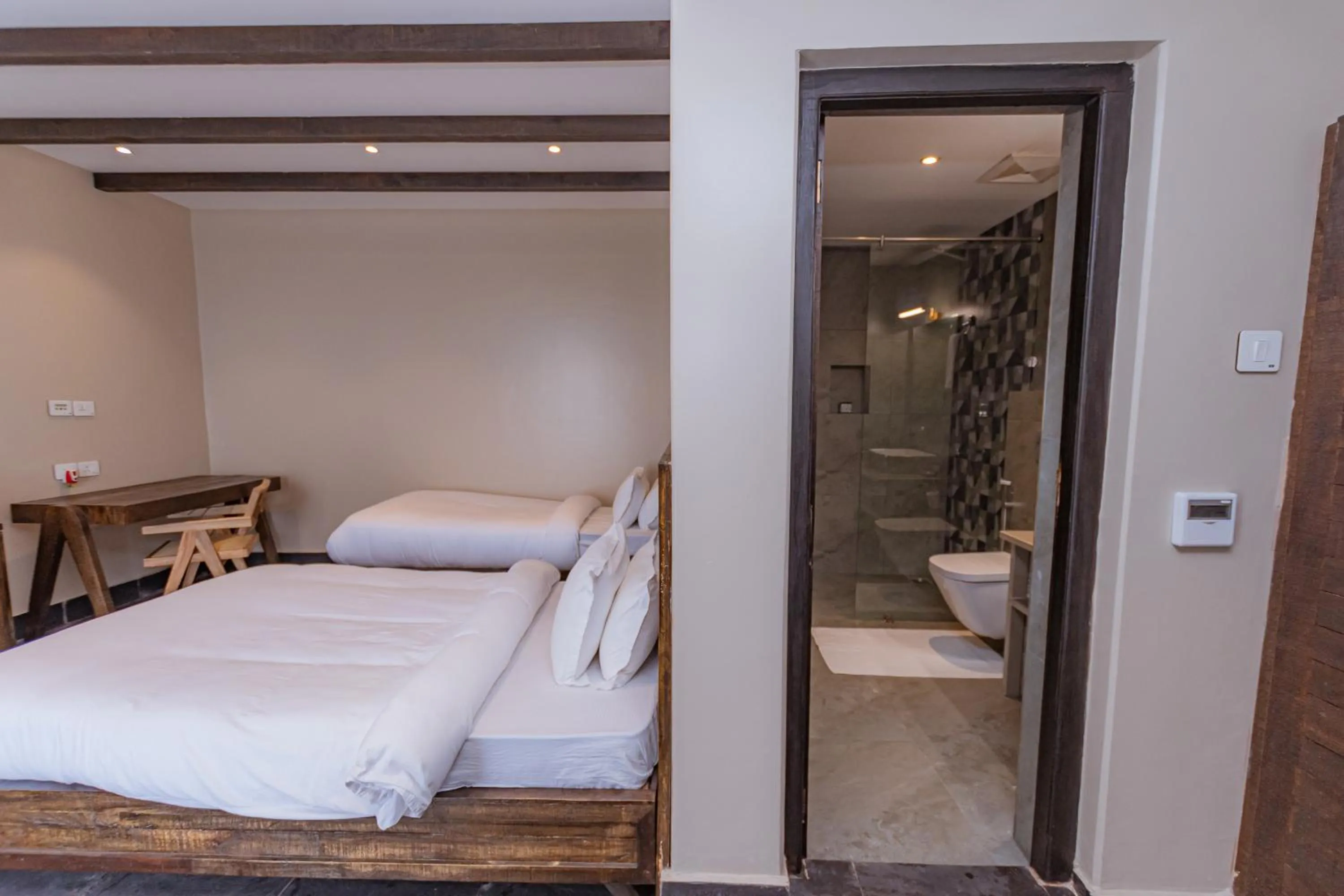 Photo of the whole room, Bed in Raniban Retreat