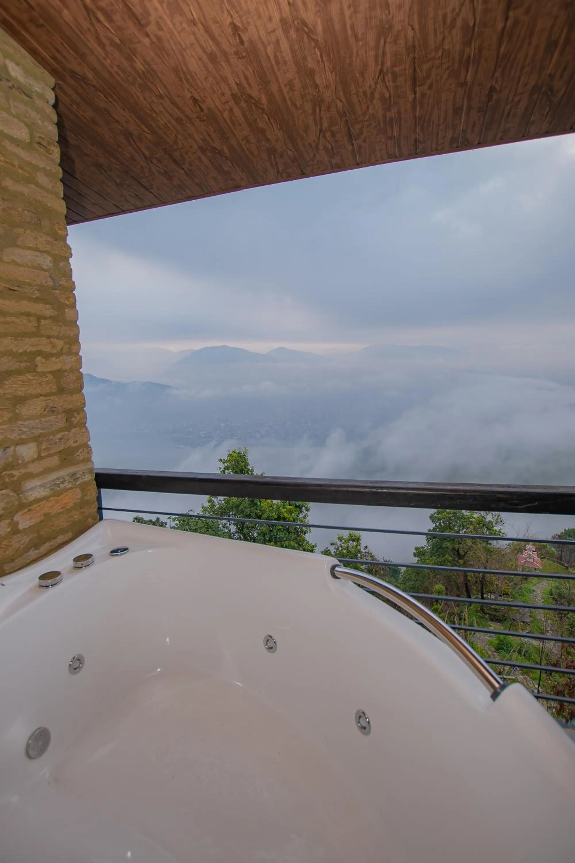 Hot Tub in Raniban Retreat