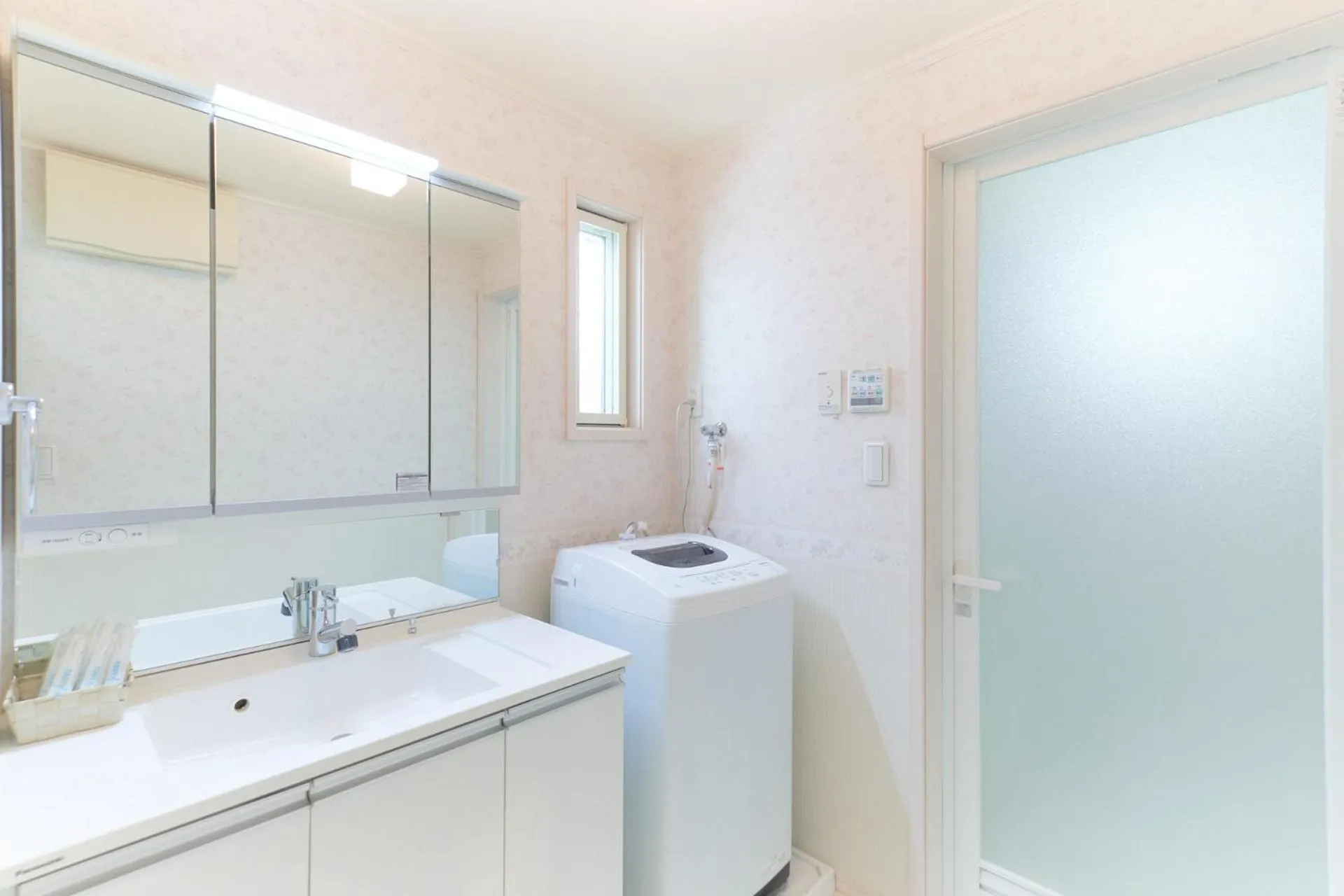 Soshigaya Apartment by Tranova